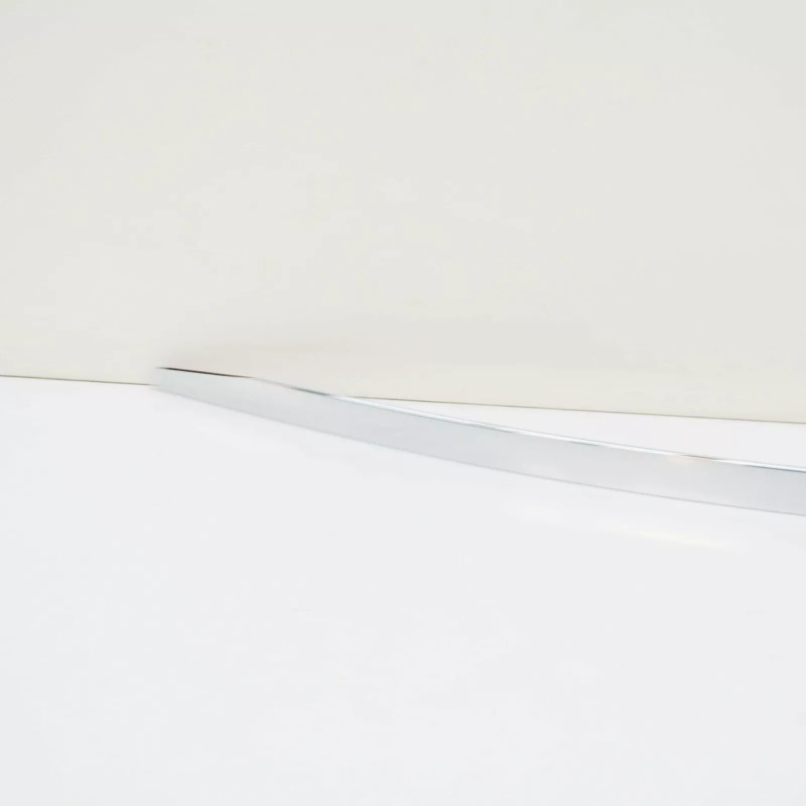 NEW MERCEDES-BENZ E-CLASS W212 REAR TRUNK LID TRIM MOULDING A2127430382