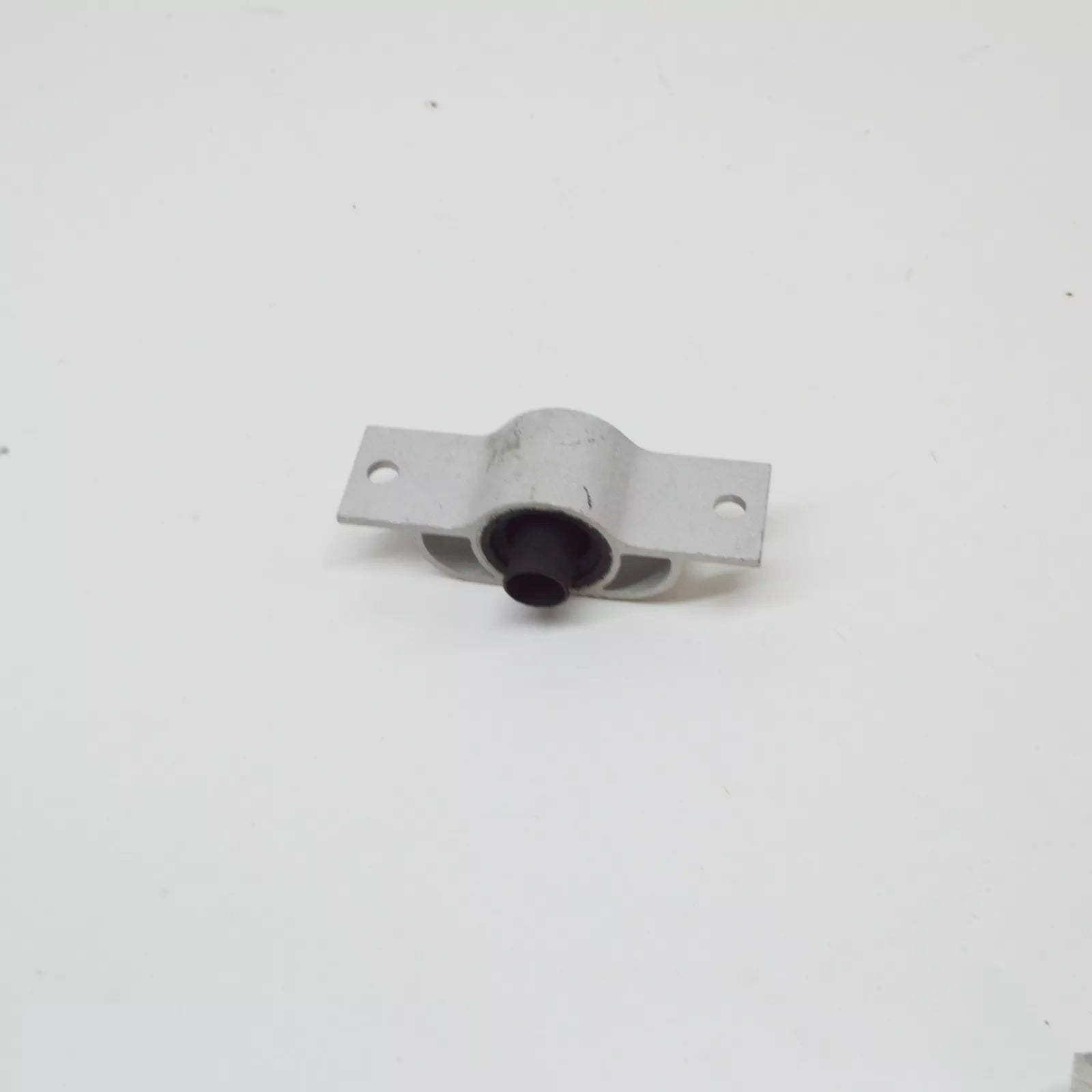 NEW BMW 2 COUPE F22, F87 SHIFTER ARM BUSHING 25118614288 8614288 ORIGINAL