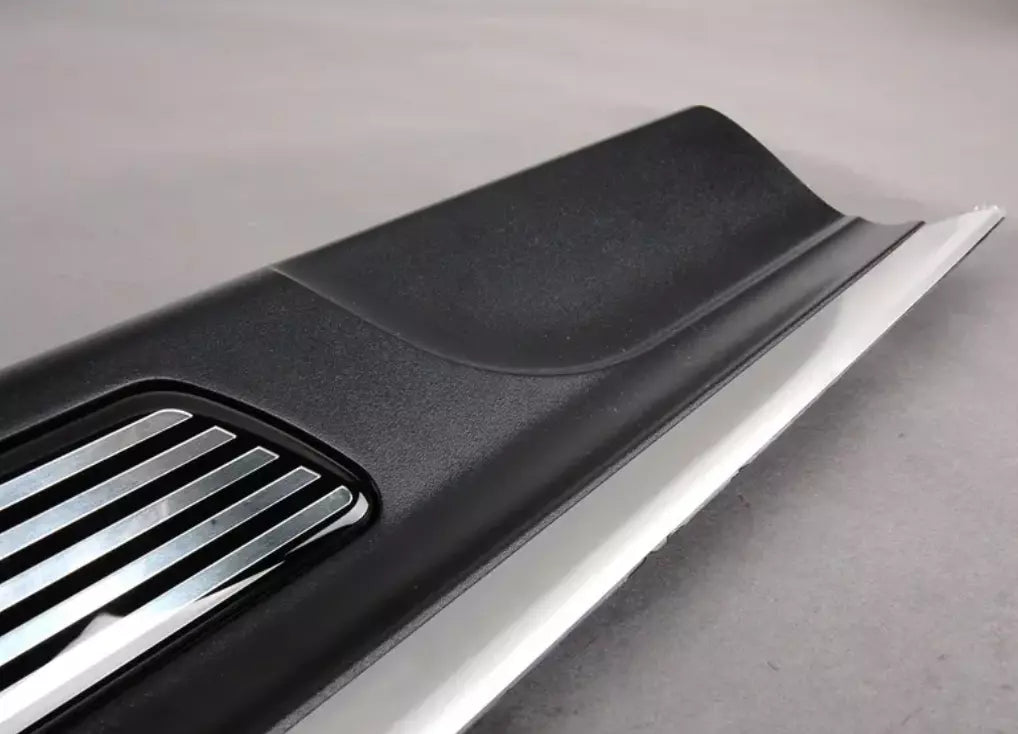 NEW BMW 3 E46 FRONT LEFT DOOR SILL TRIM 51477891929 7891929 ORIGINAL