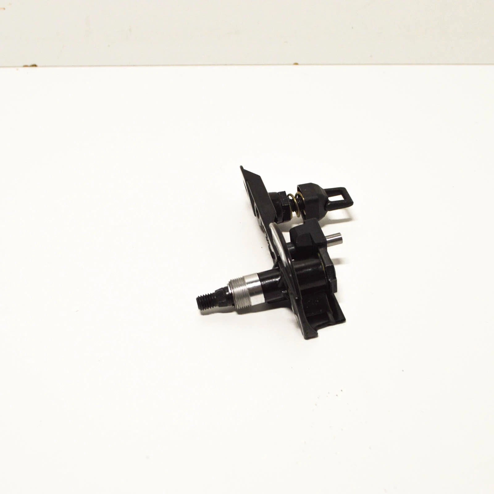 NEW BMW 3 TOURING E91 REAR WIPER SHAFT PIVOT 61627209167 2008 ORIGINAL