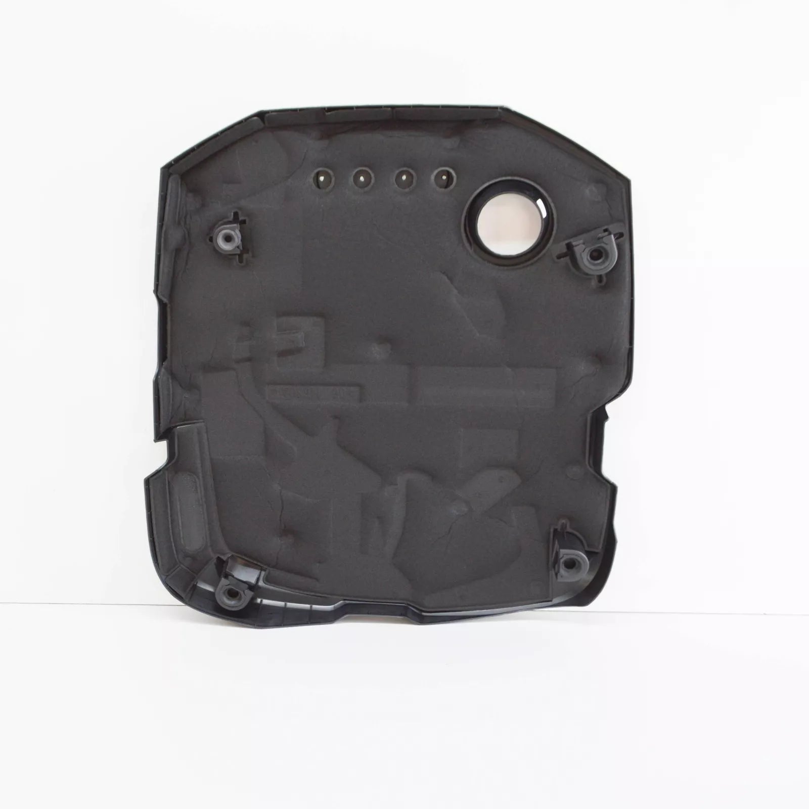 NEW AUDI A4 B9 ENGINE COVER 04L103925P ORIGINAL
