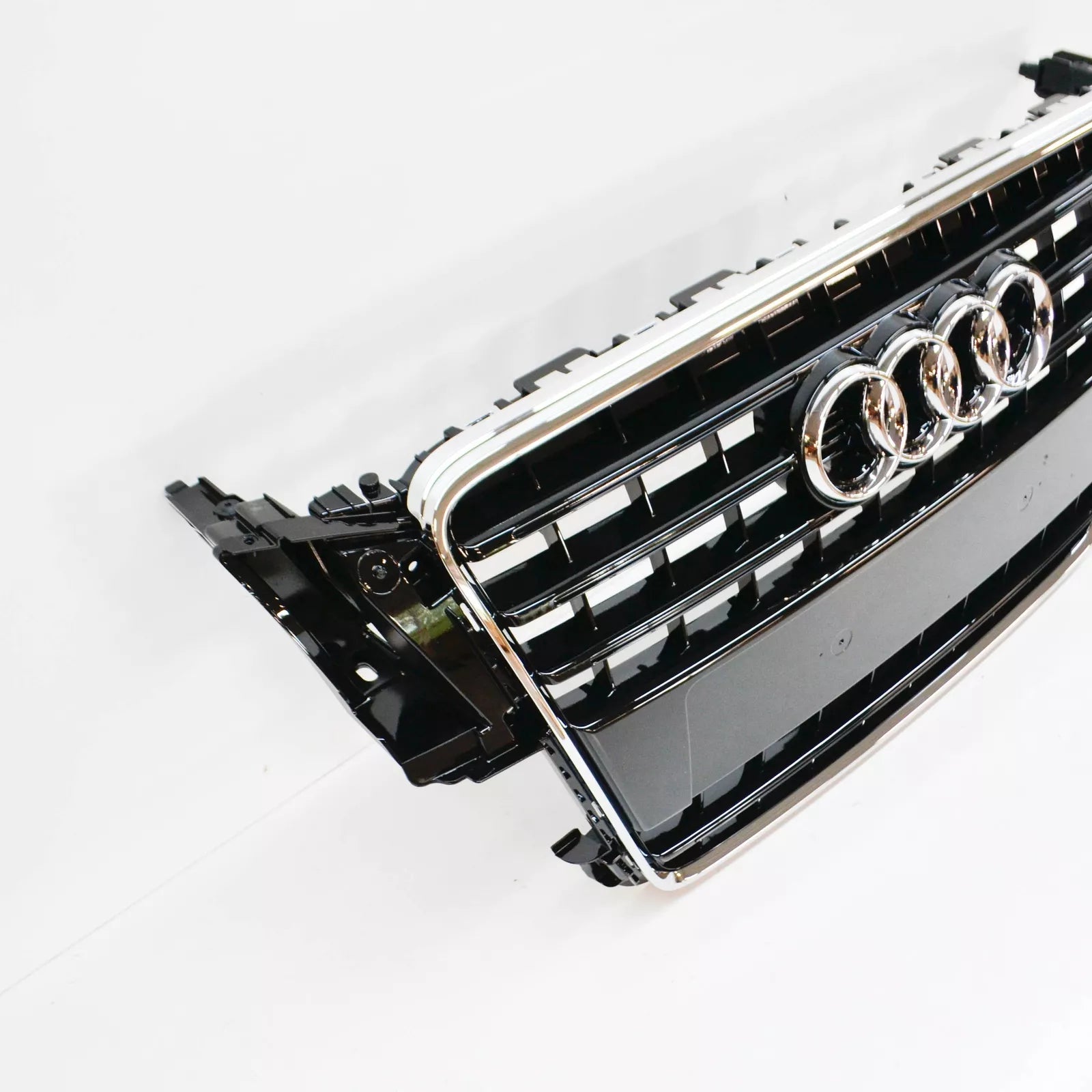 NEW AUDI A5 8T3 S-LINE FRONT BUMPER CENTER RADIATOR GRILLE 8T0853651 ET94