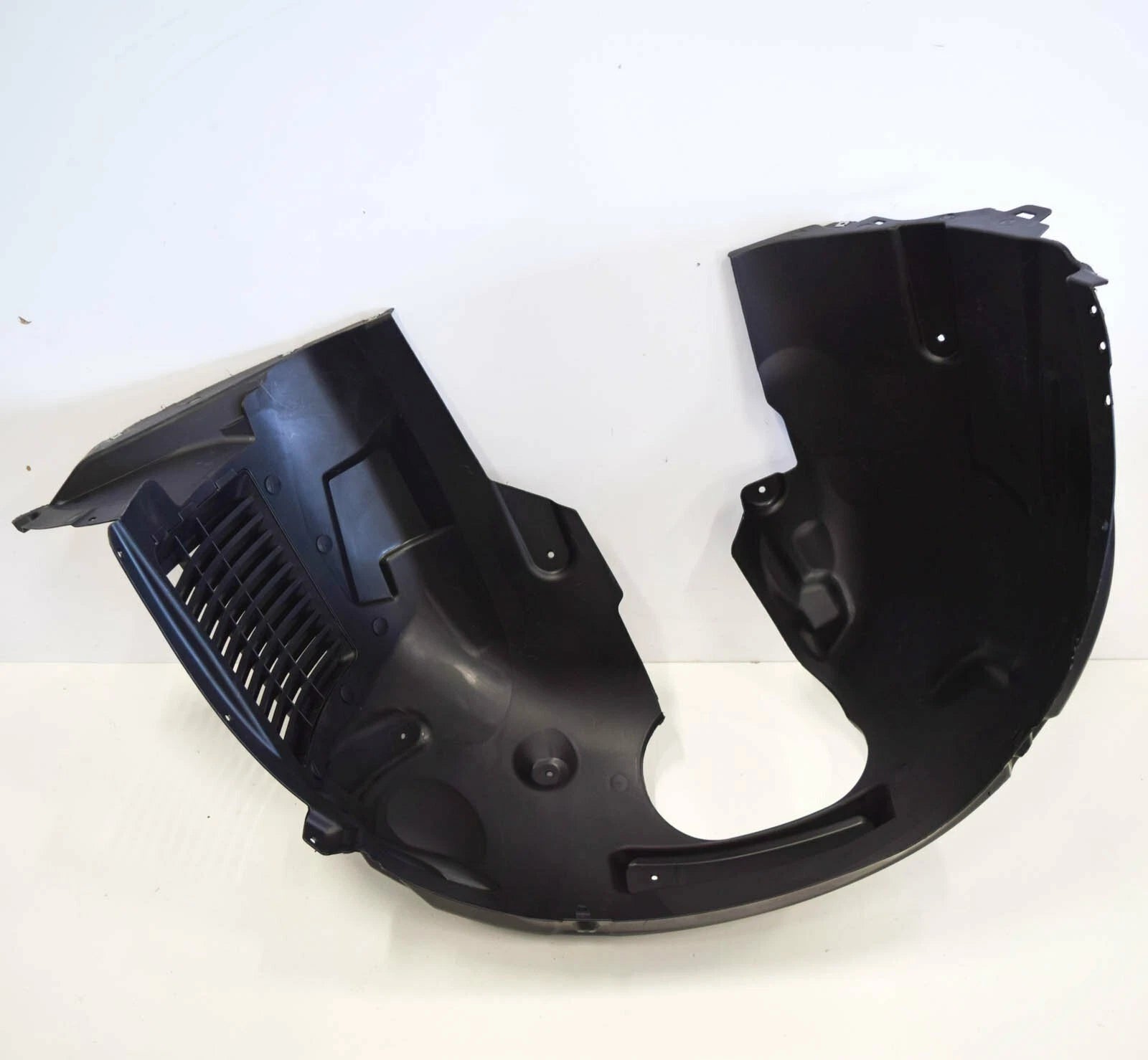 NEW AUDI A3 8PA FRONT FENDER LINER SPLASH SHIELD 8V5821172M