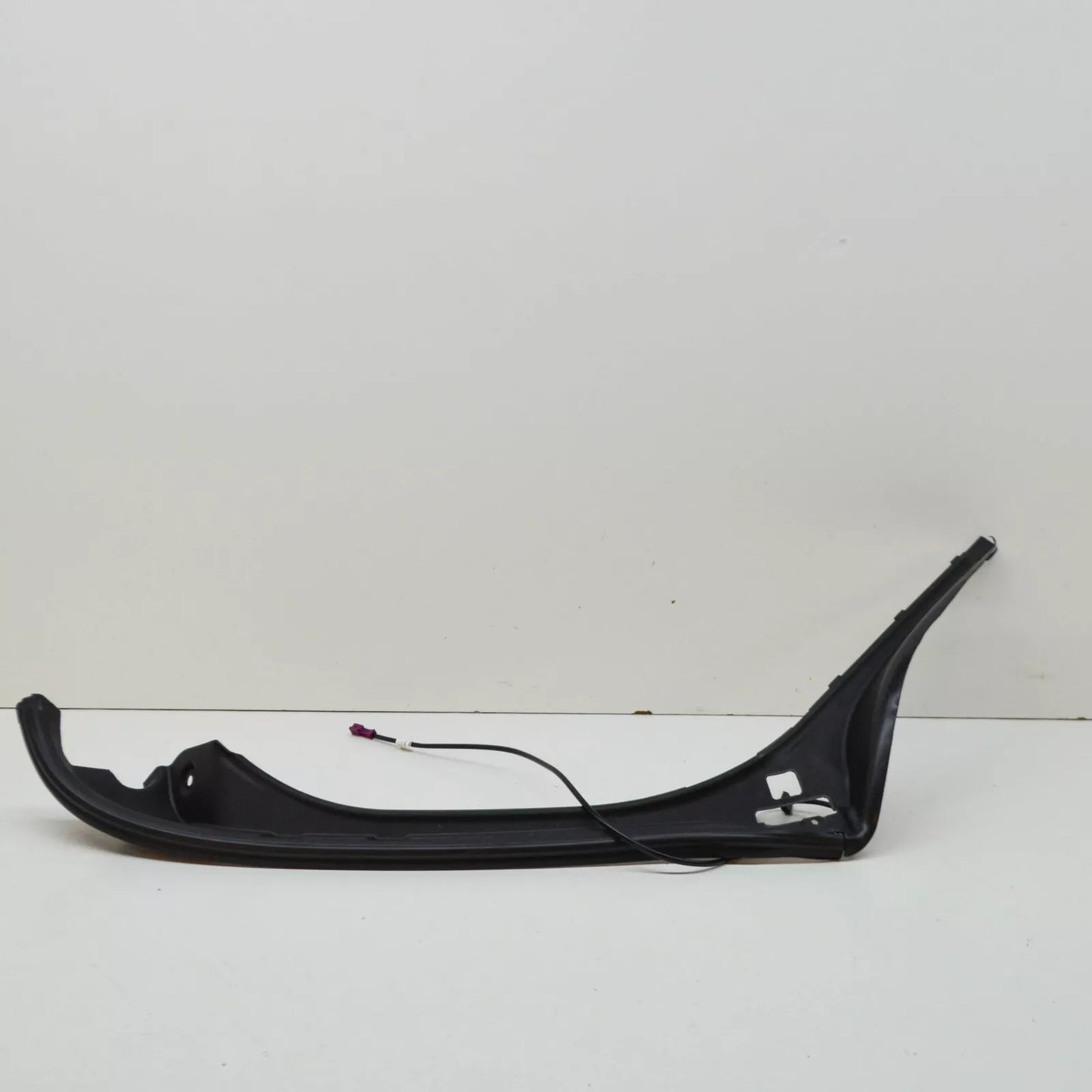 NEW MERCEDES-BENZ R W251 REAR LEFT D-PILLAR PANEL COVER A25169007309051 ORIGINAL