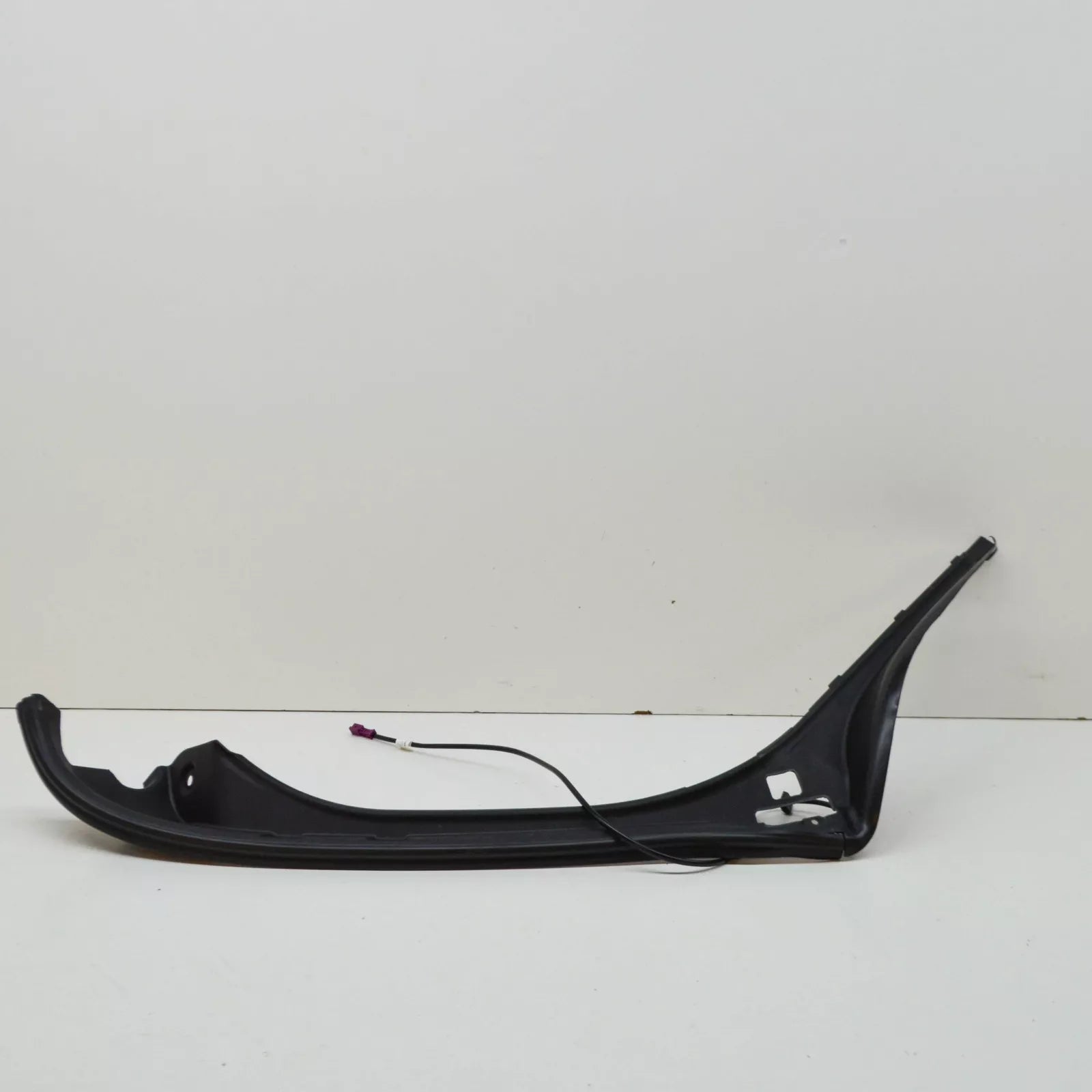 NEW MERCEDES-BENZ R W251 REAR LEFT D-PILLAR PANEL COVER A25169007309051 ORIGINAL