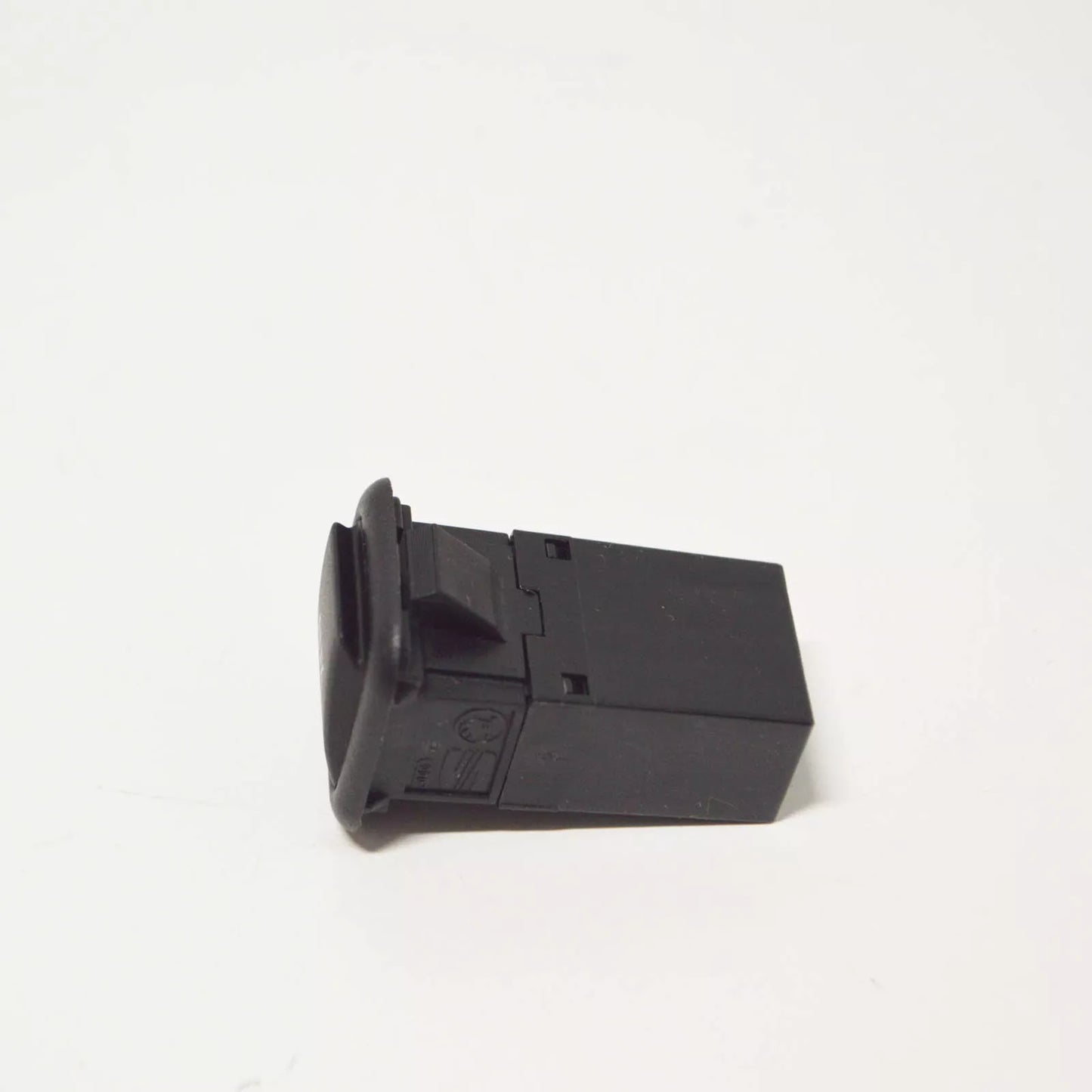 NEW AUDI Q3 A1 A3 A4 A5 A6 R8 Q5 AUX IN SOCKET 8J0035475 ORIGINAL