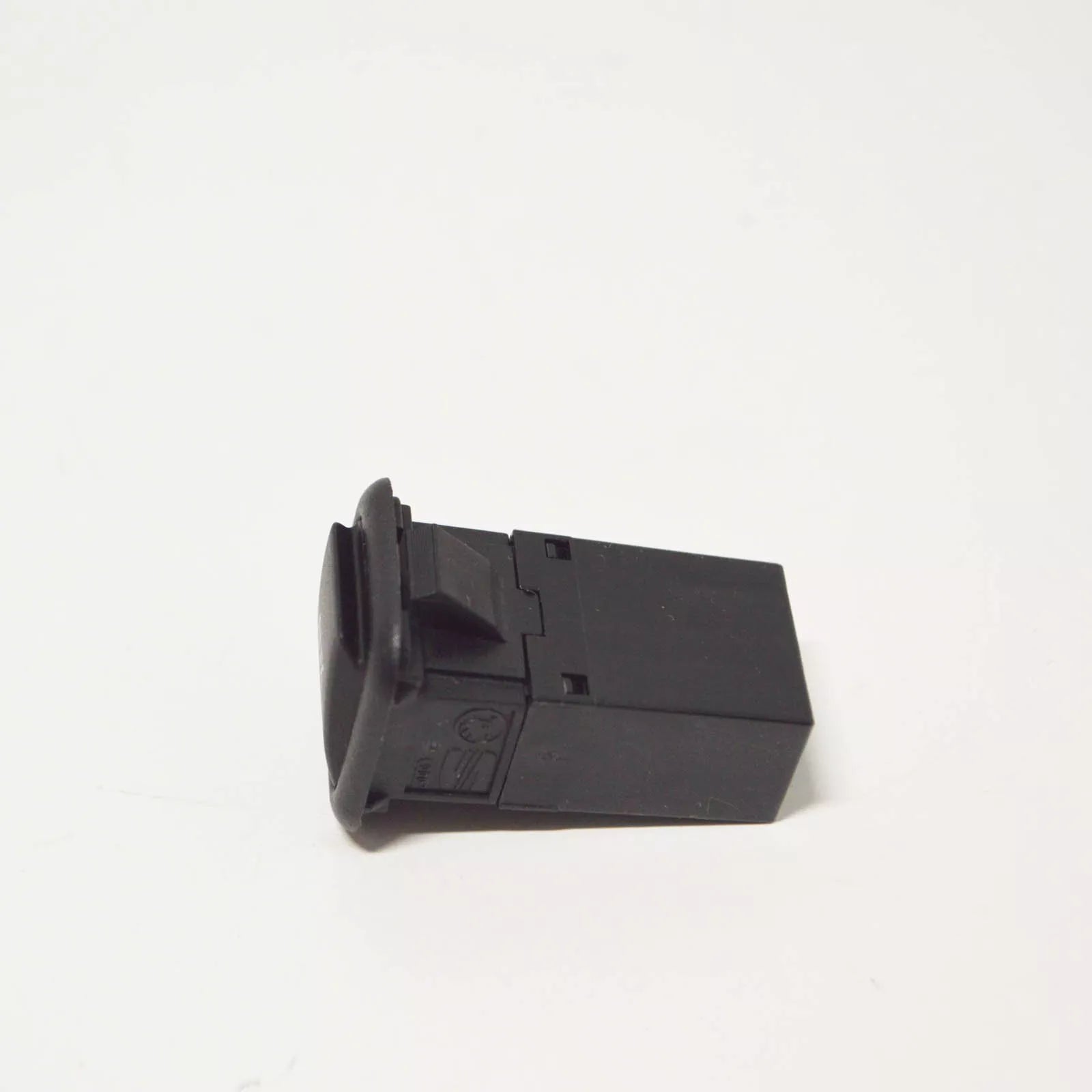 NEW AUDI Q3 A1 A3 A4 A5 A6 R8 Q5 AUX IN SOCKET 8J0035475 ORIGINAL