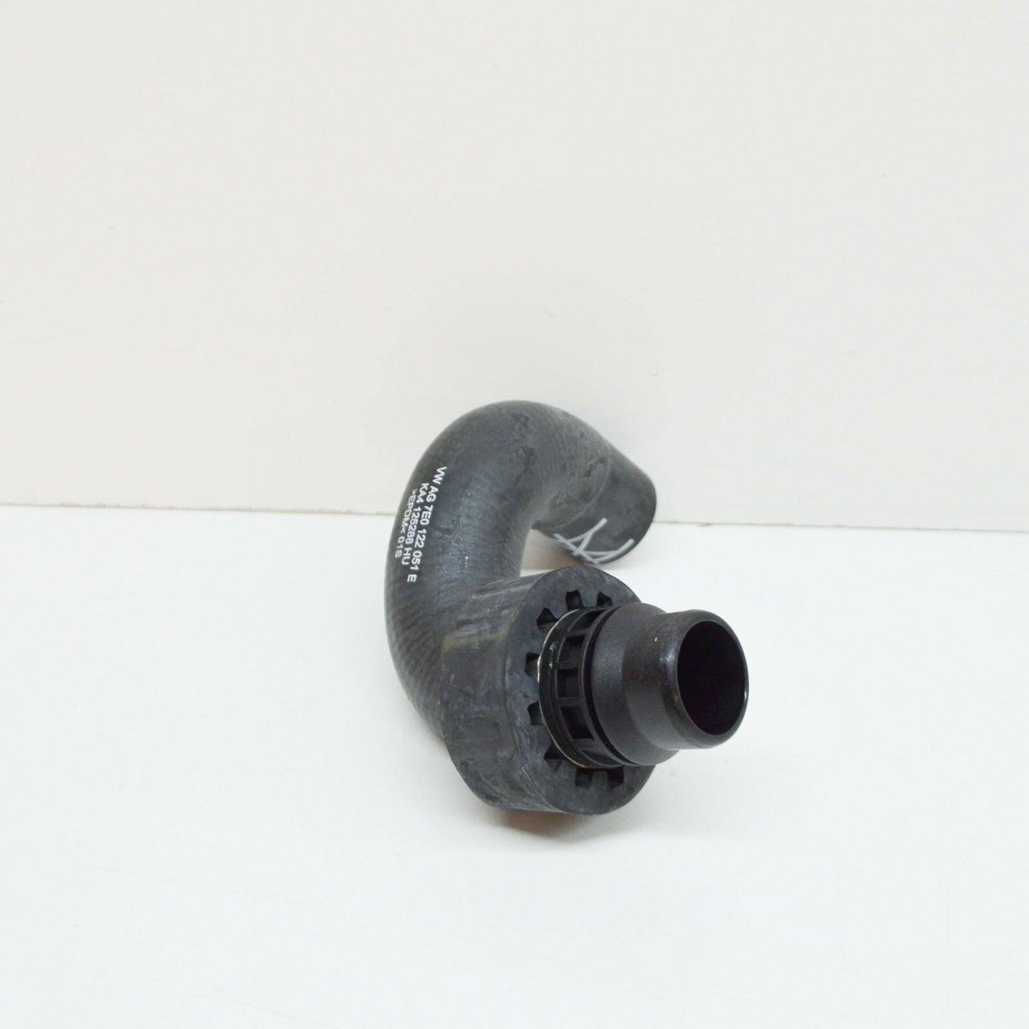 NEW VOLKSWAGEN TRANSPORTER T6 COOLANT HOSE 7E0122051E ORIGINAL