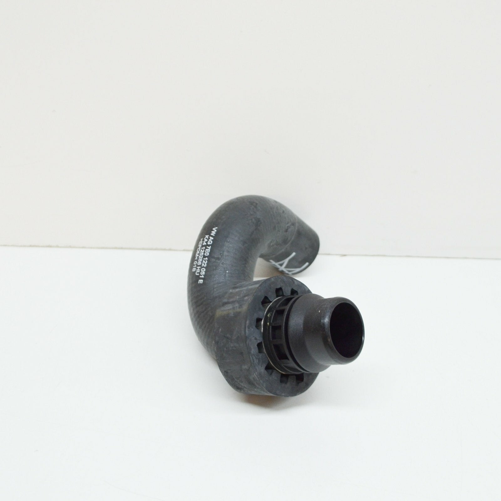 NEW VOLKSWAGEN TRANSPORTER T6 COOLANT HOSE 7E0122051E ORIGINAL