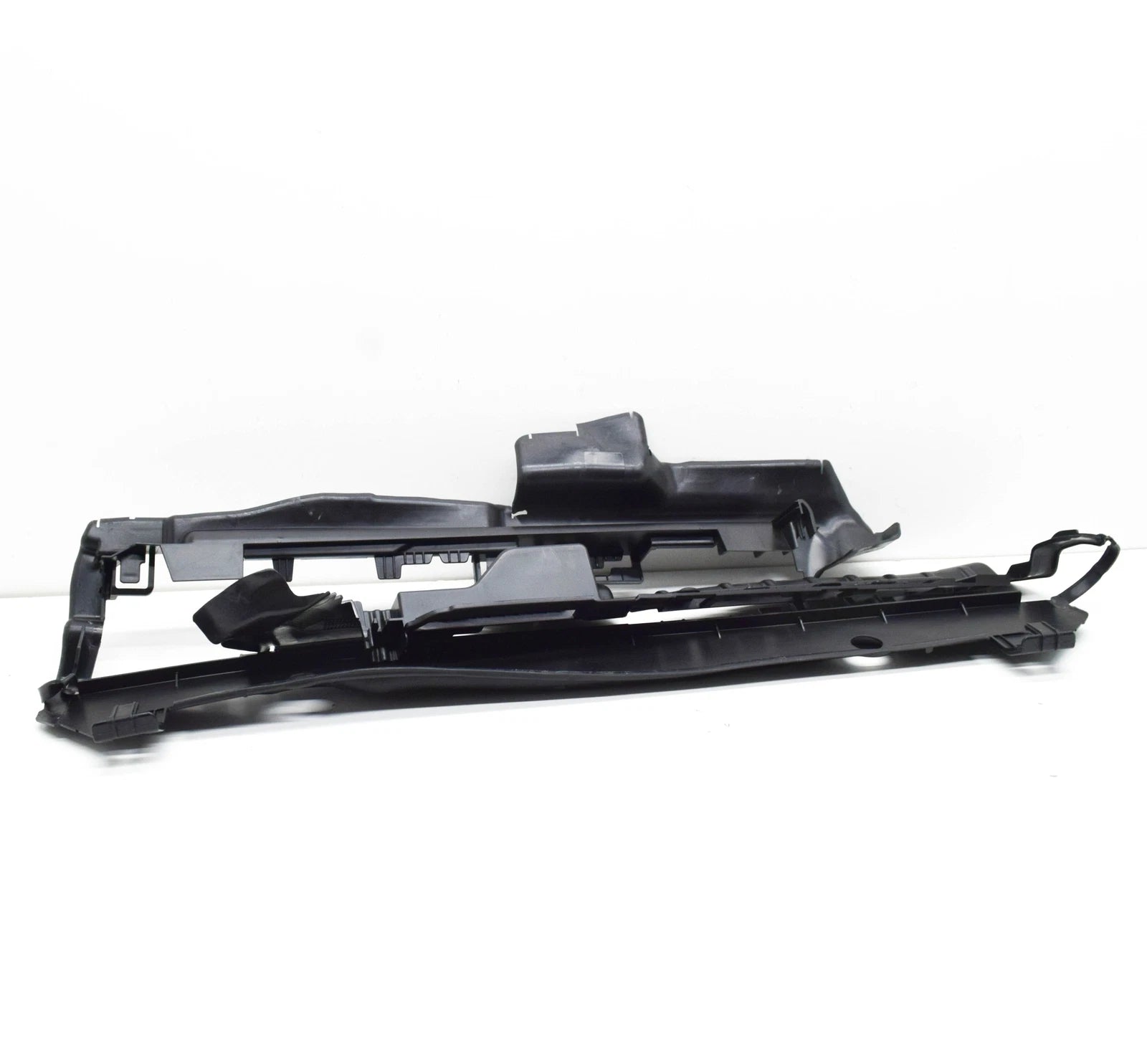 NEW MERCEDES-BENZ EQC RADIATOR AIR DUCT SEGMENT A2935050100 ORIGINAL