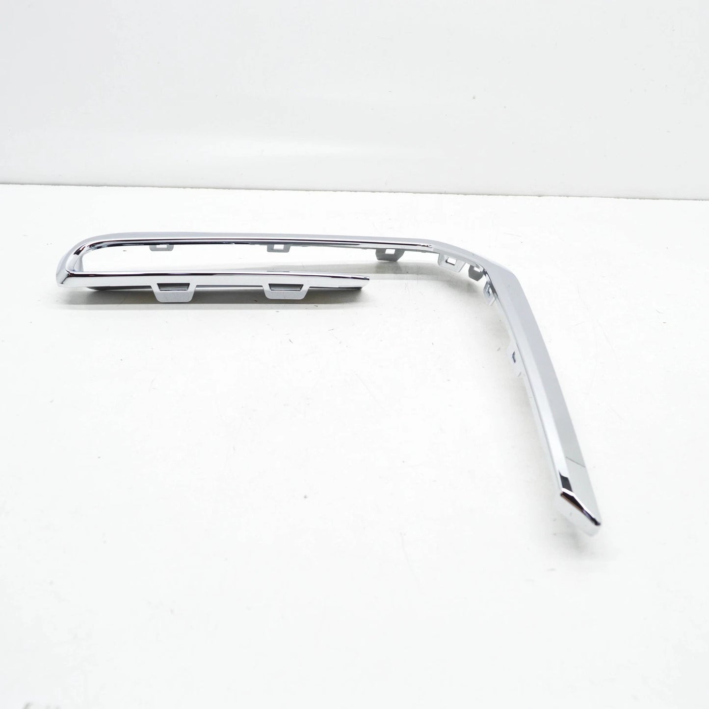 NEW BMW X7 G07 M FRONT BUMPER RIGHT FINISHER 51118745740 ORIGINAL