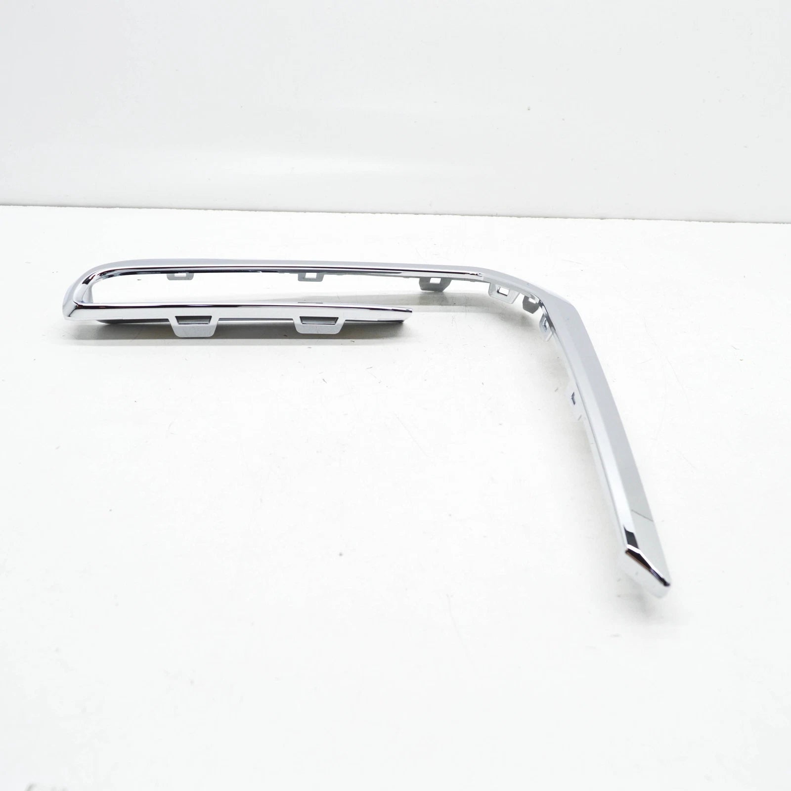 NEW BMW X7 G07 M FRONT BUMPER RIGHT FINISHER 51118745740 ORIGINAL