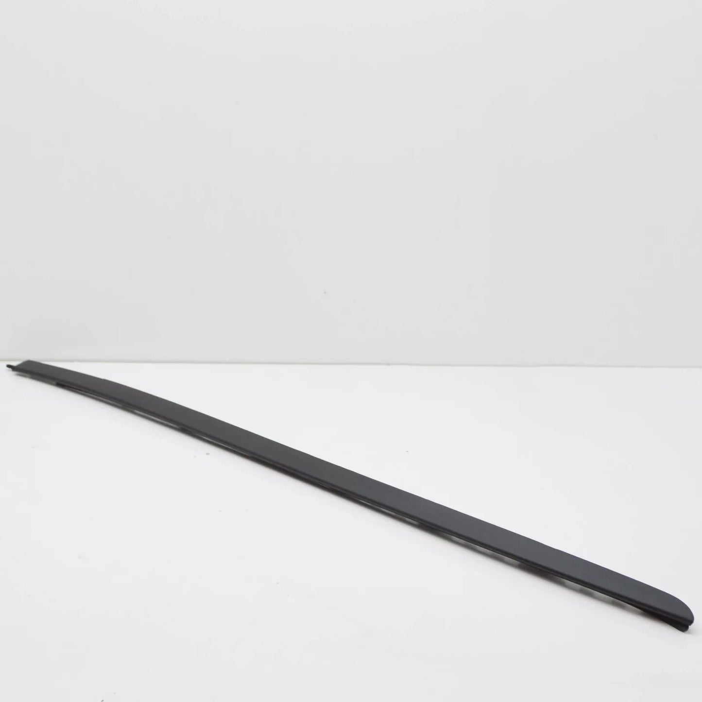 NEW BMW X5 F15 WINDSHIELD RIGHT DRIP MOLDING 51317462206 7462206 ORIGINAL