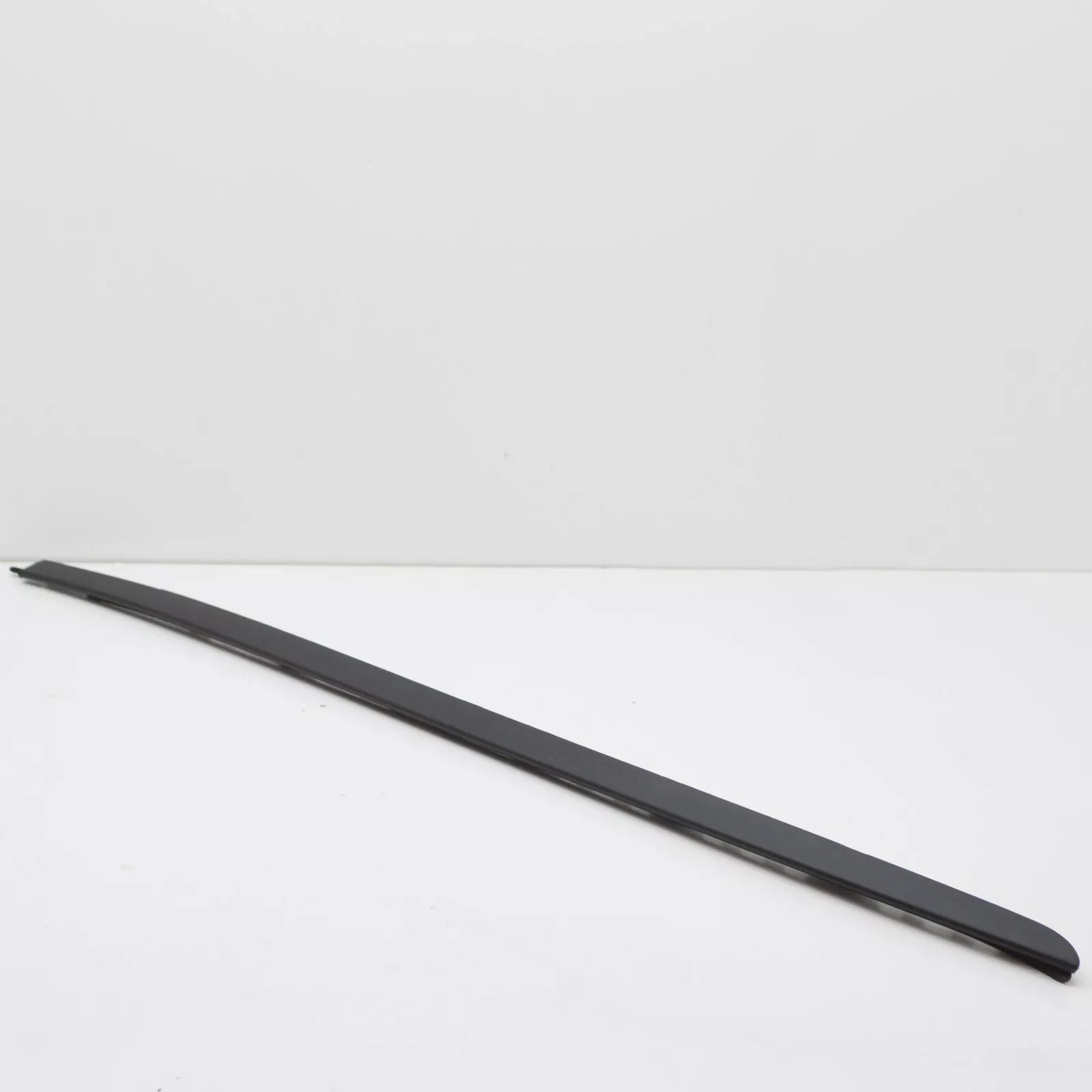 NEW BMW X5 F15 WINDSHIELD RIGHT DRIP MOLDING 51317462206 7462206 ORIGINAL