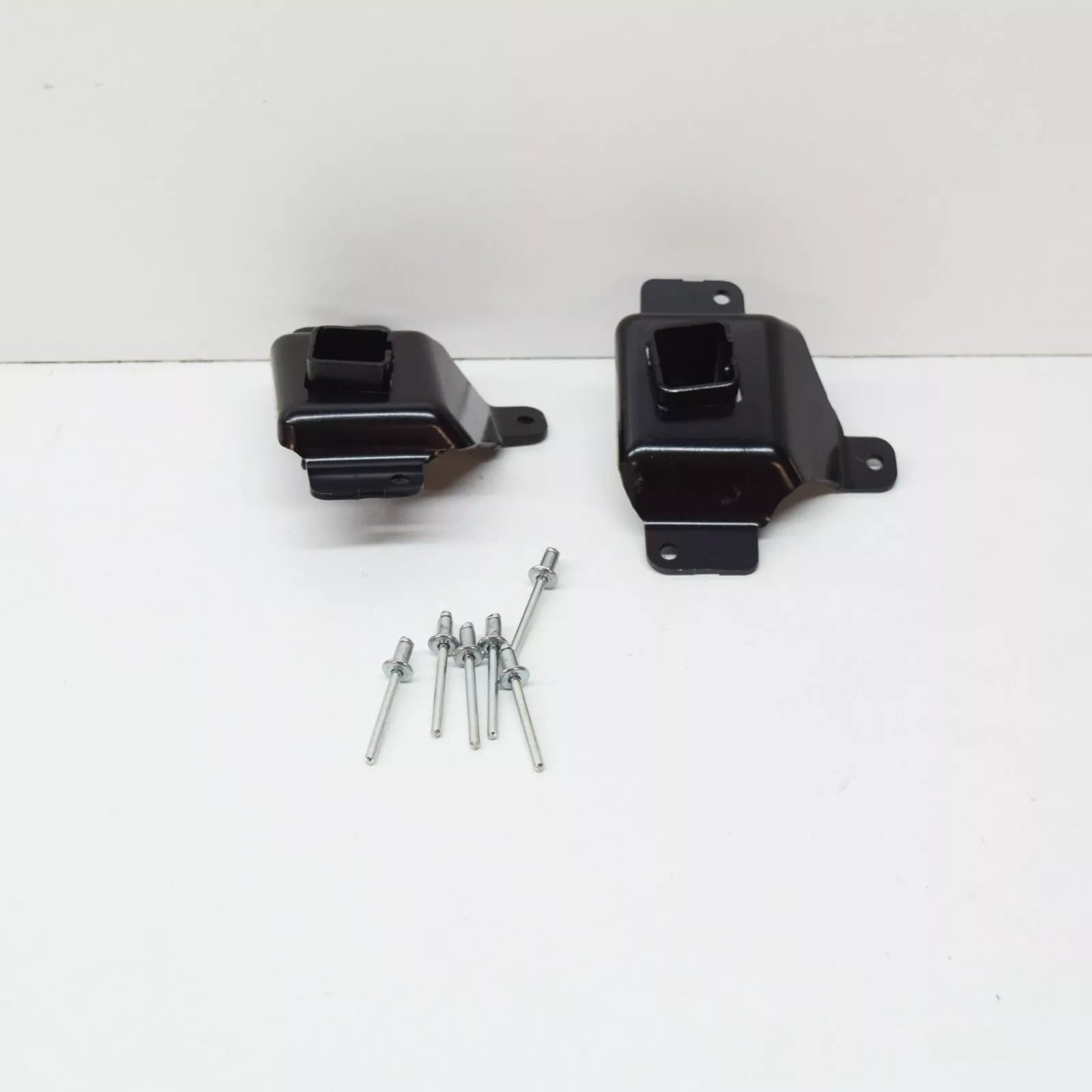 NEW MB SPRINTER 906 FRONT DRIVER SEAT ARMREST FIXTURE KIT A0009730700