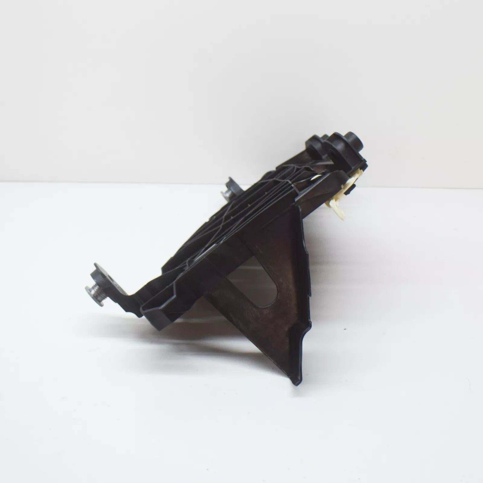 NEW VOLKSWAGEN TOUAREG 7L LEFT HEADLIGHT BRACKET 7L6941291 2009