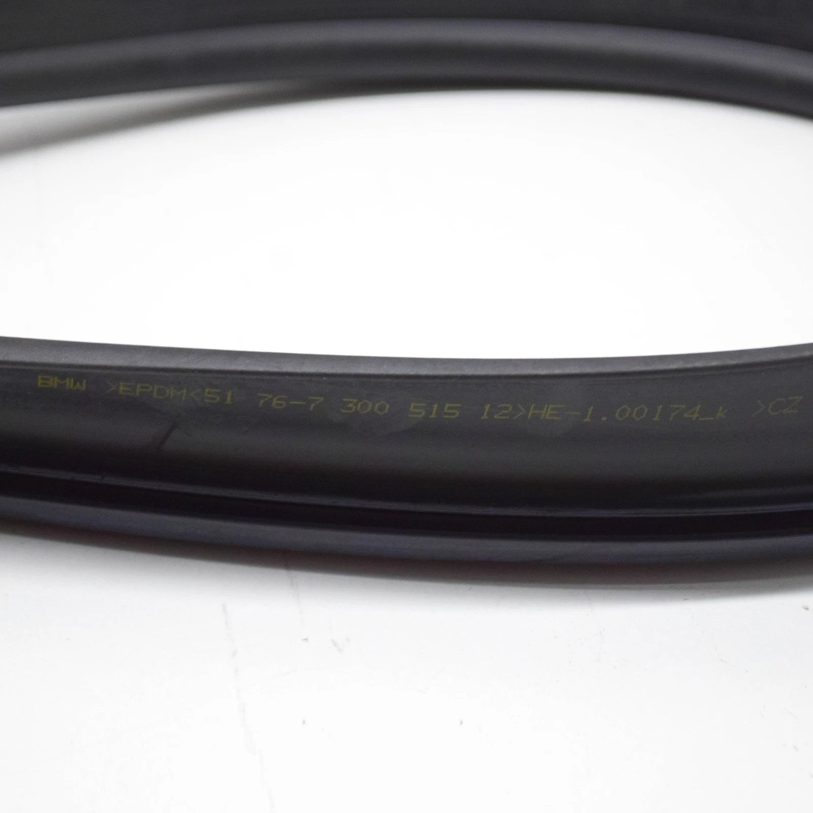 NEW BMW 2 F45 FRONT ENGINE HOOD SEALING 51767300515 7300515 ORIGINAL