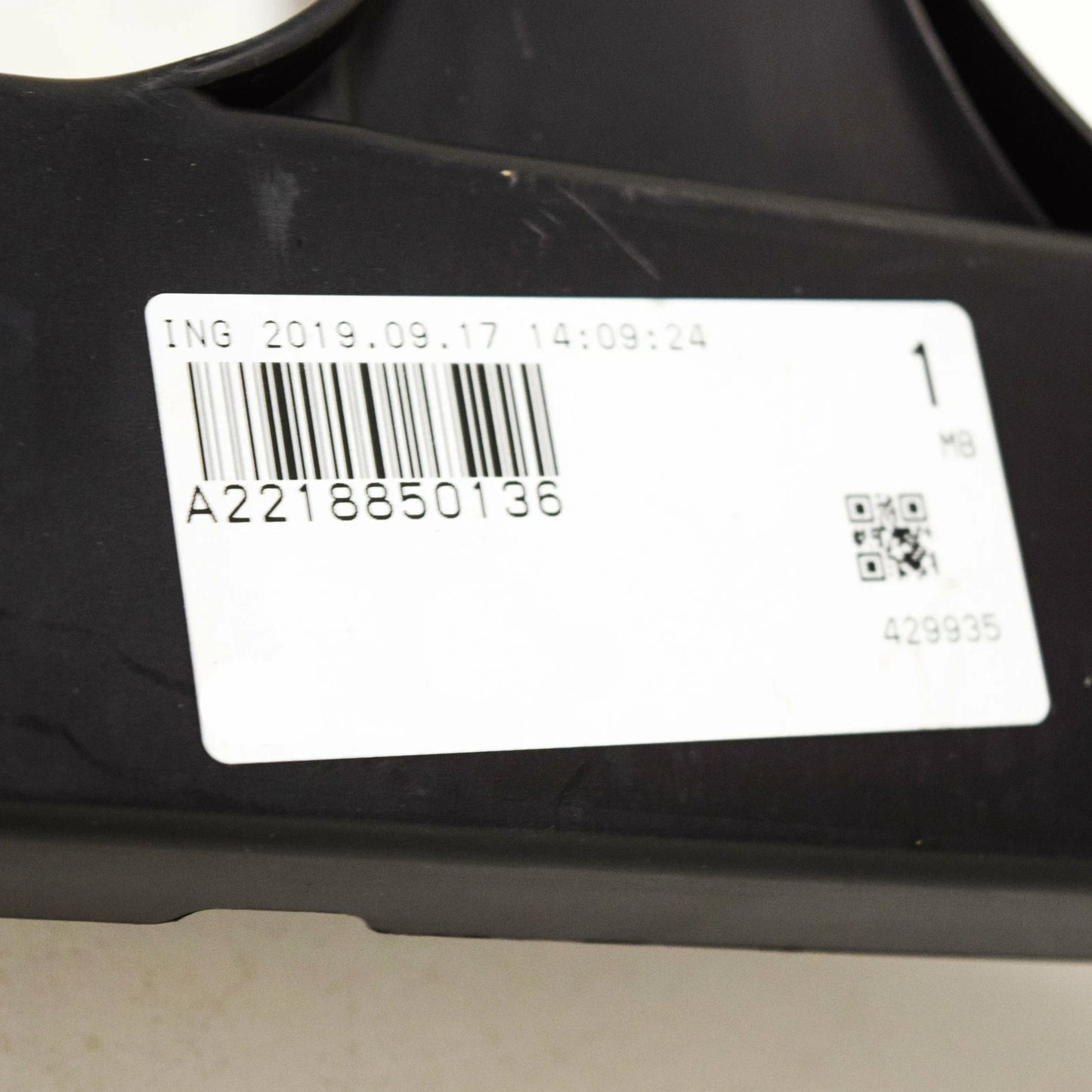 NEW MB S W221 AMG FRONT BUMPER CENTER BRACKET A2218850136