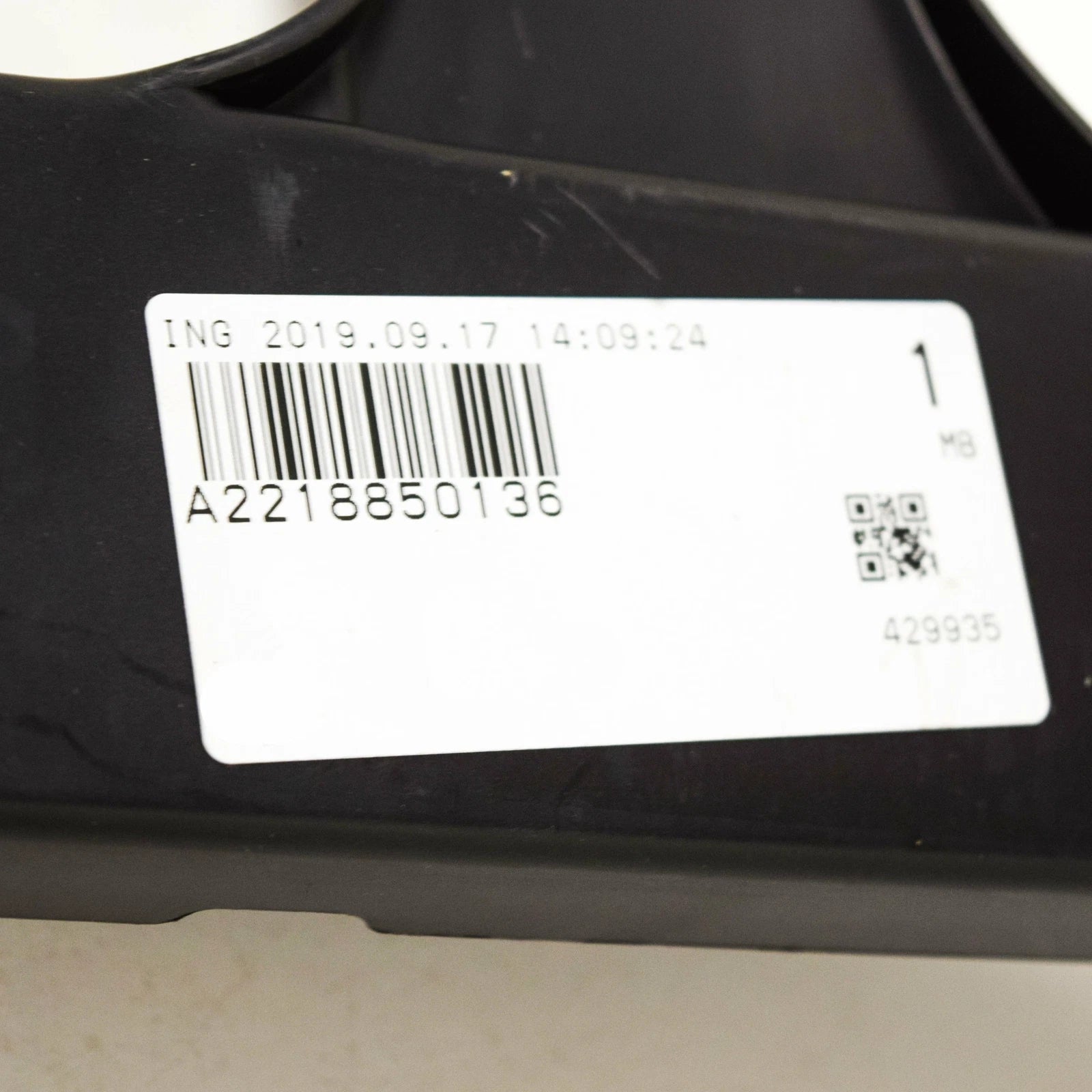 NEW MB S W221 AMG FRONT BUMPER CENTER BRACKET A2218850136