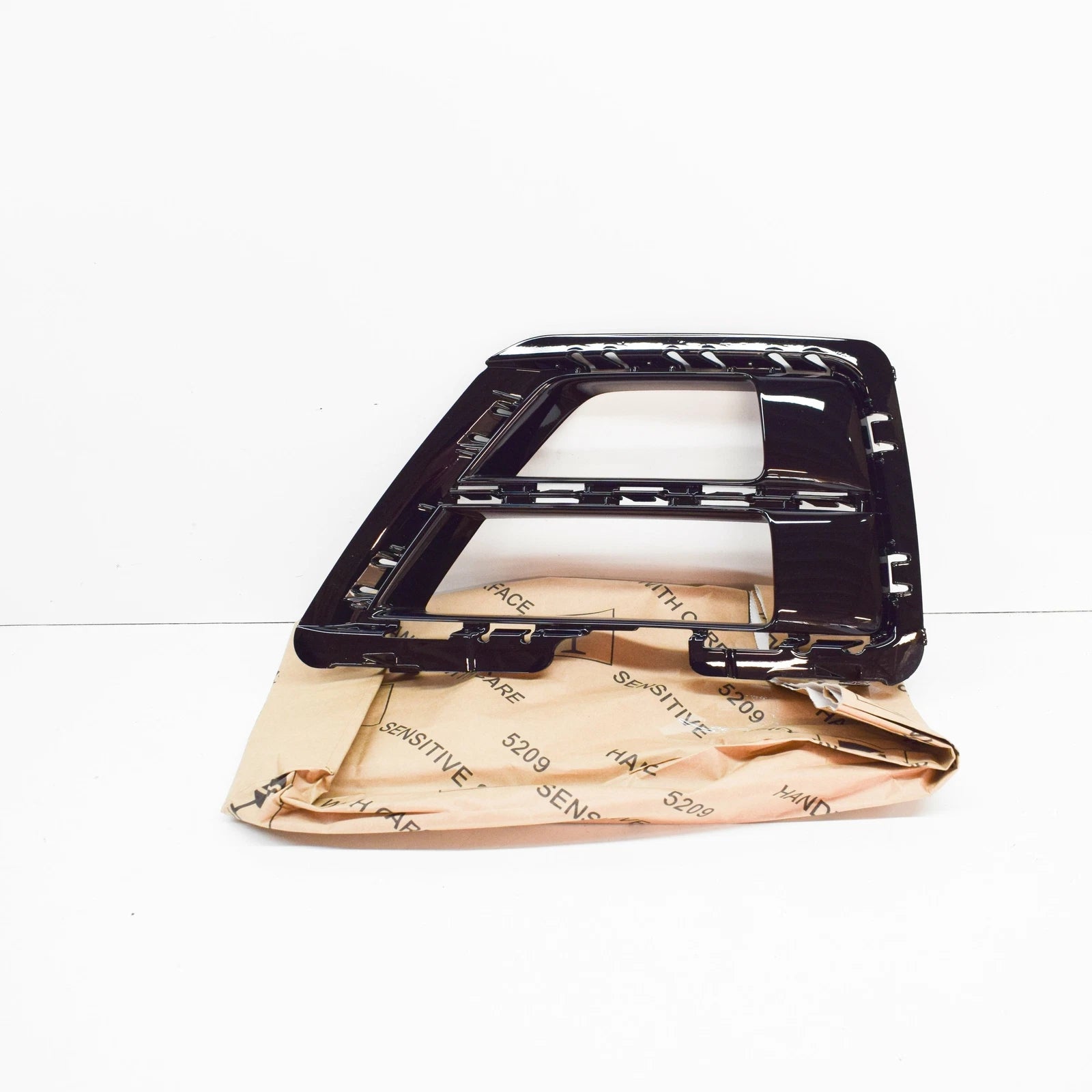 NEW VW GOLF MK7 FRONT BUMPER LOWER RIGHT GRILLE 5G0853666H041 2015