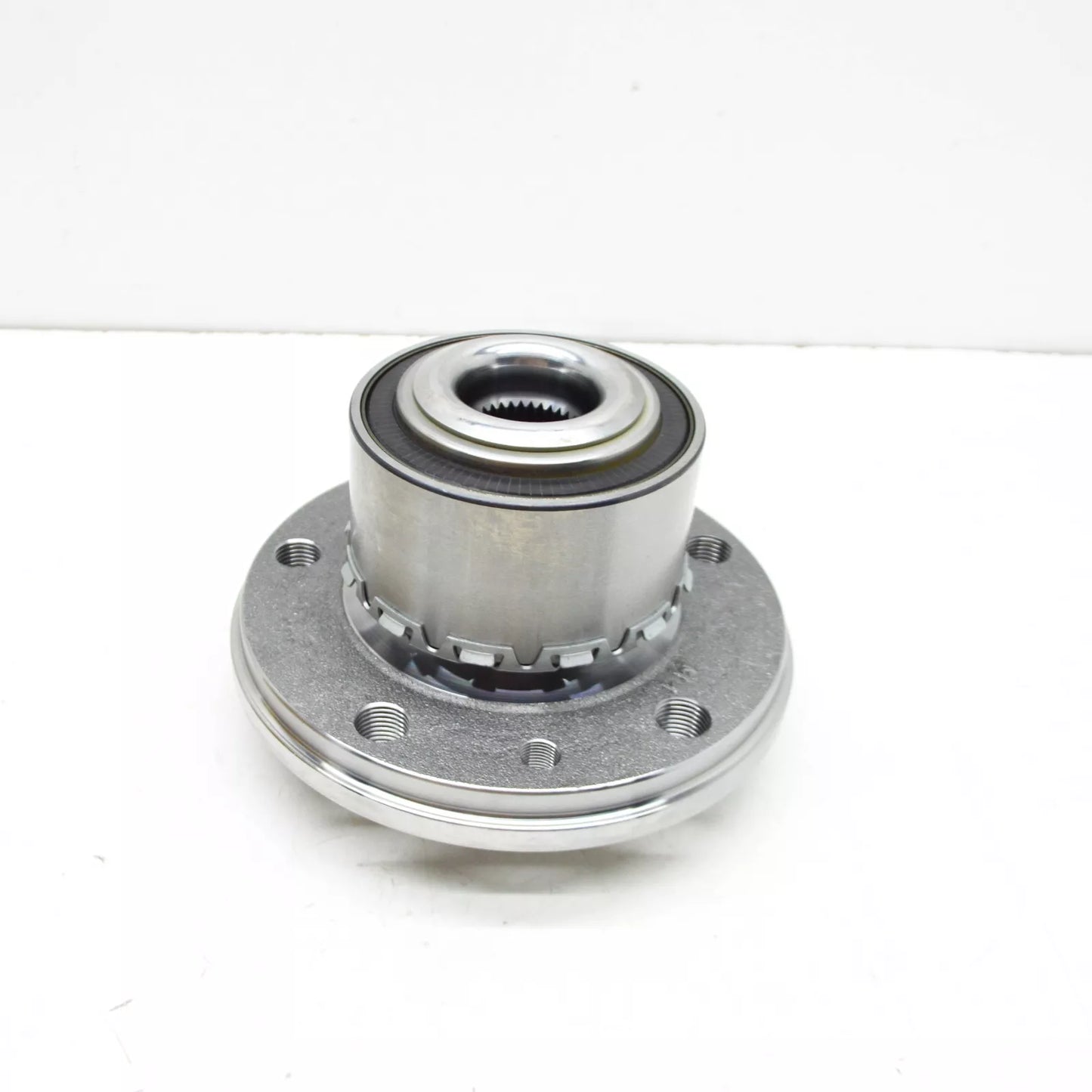 NEW VW TRANSPORTER T5 REAR WHEEL HUB WITH BEARING 7H0401611H ORIGINAL