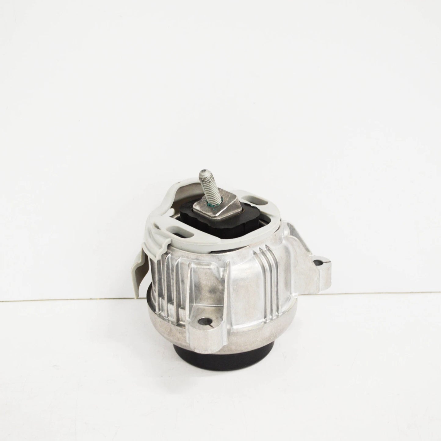 NEW BMW X3 F25 ENGINE MOUNT BRACKET RIGHT 22116785716 ORIGINAL