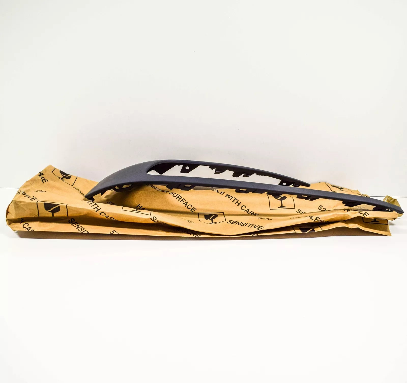 NEW VW TOUAREG 7P FRONT LEFT FOG LIGHT GRILLE TRIM 7P6807489HGRU ORIGINAL