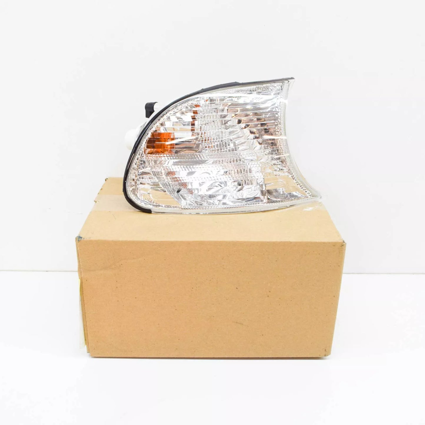 NEW BMW 3 E46 FRONT RIGHT TURN SIGNAL INDICATOR 63137165858 7165858 ORIGINAL