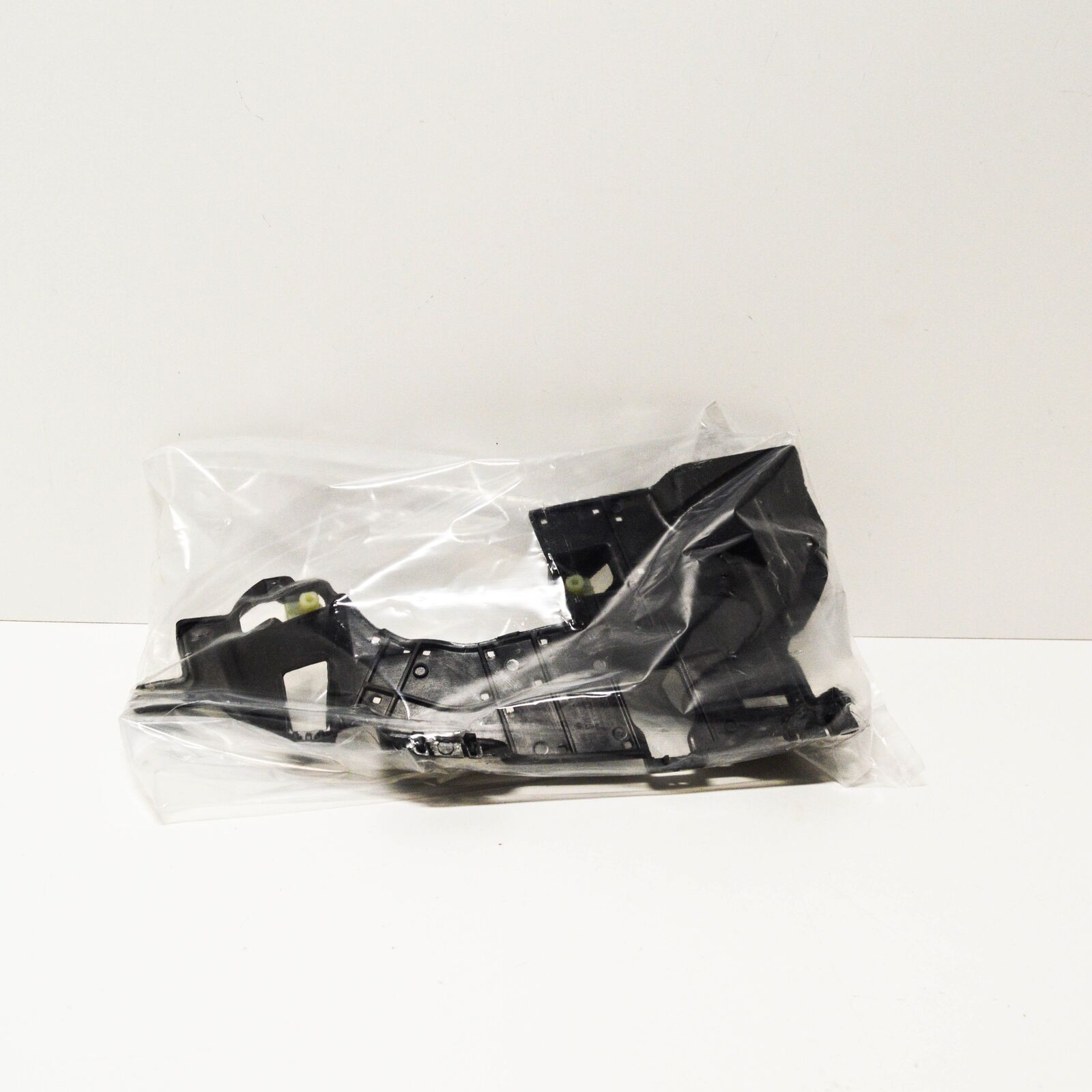 NEW MERCEDES-BENZ AMG C-CLASS W205 REAR BUMPER BRACKET LEFT A2058850100 ORIGINAL