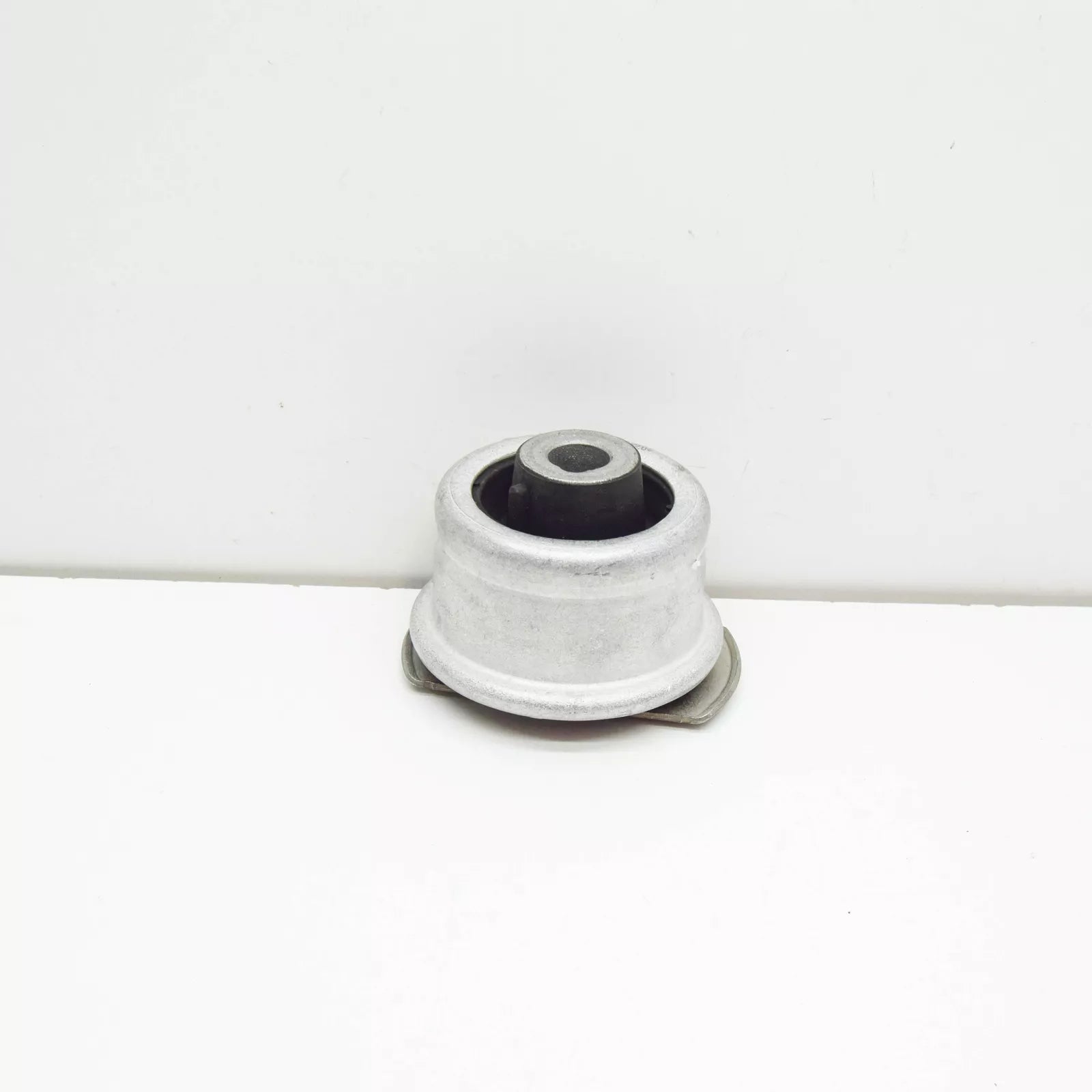 NEW MERCEDES-BENZ E W212 REAR CROSSMEMBER SUBFRAME CARRIER A2183510200 ORIGINAL