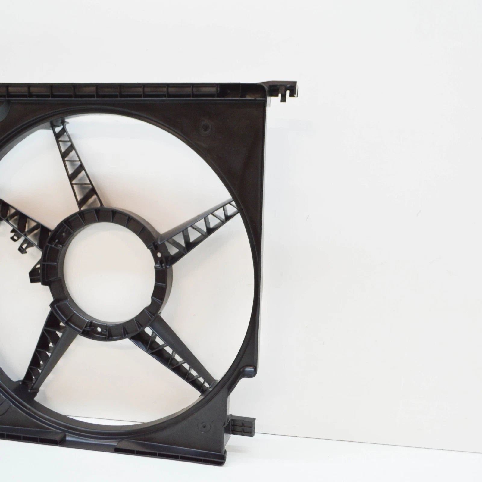 NEW BMW F45 F46 F55 F56 RADIATOR FAN SHROUD 600-850W 7637189 17427637189