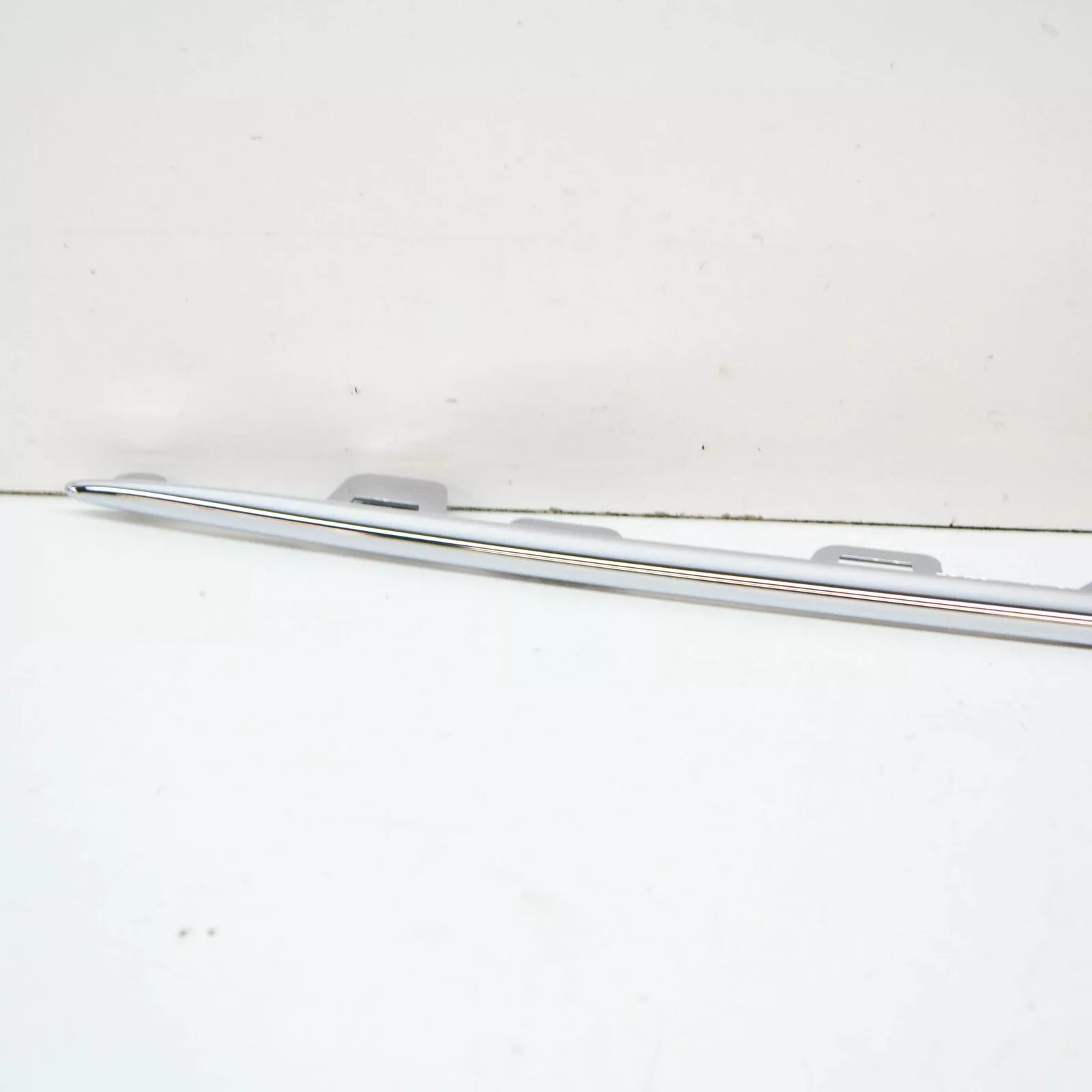 NEW MB C COUPE C205 FRONT BUMPER CENTER LOWER MOLDING STRIP A2058852901