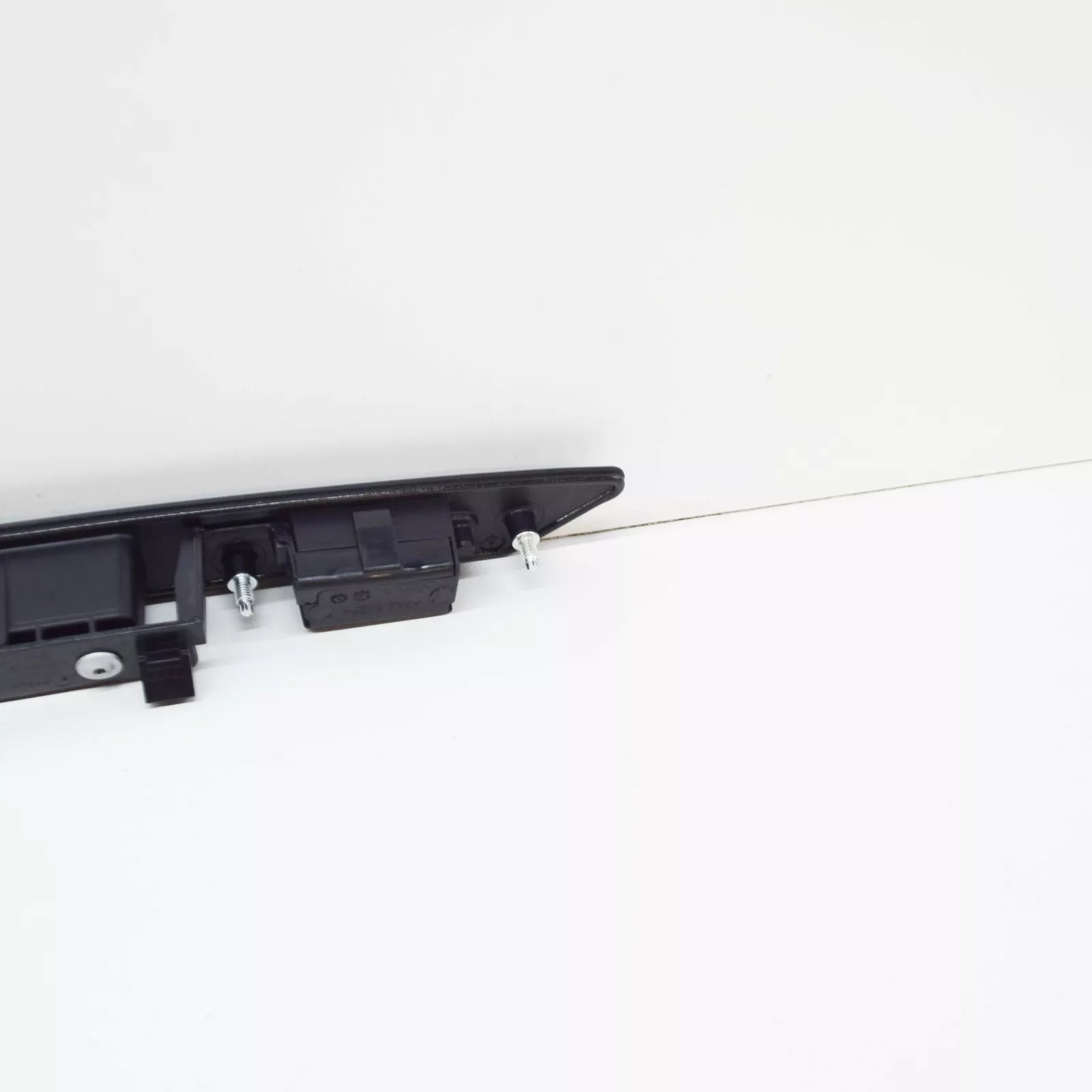 NEW AUDI A3 8P REAR LID GRIP MOLDING 8P48275743FZ