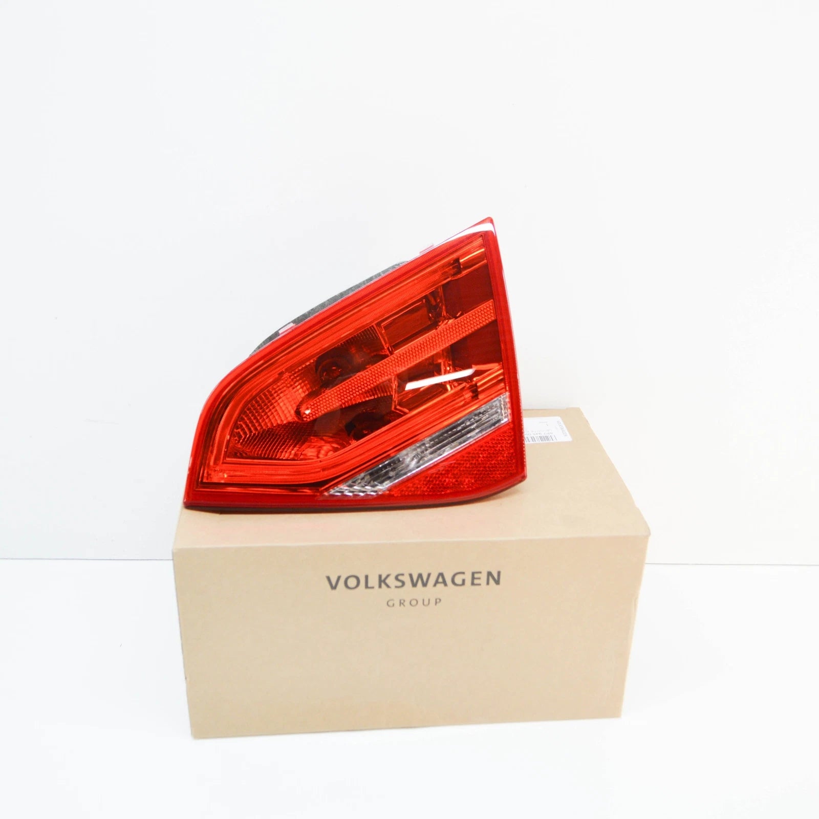 NEW AUDI A3 CABRIO 8P REAR RIGHT SIDE TAILGATE TAILLIGHT 8P7945094