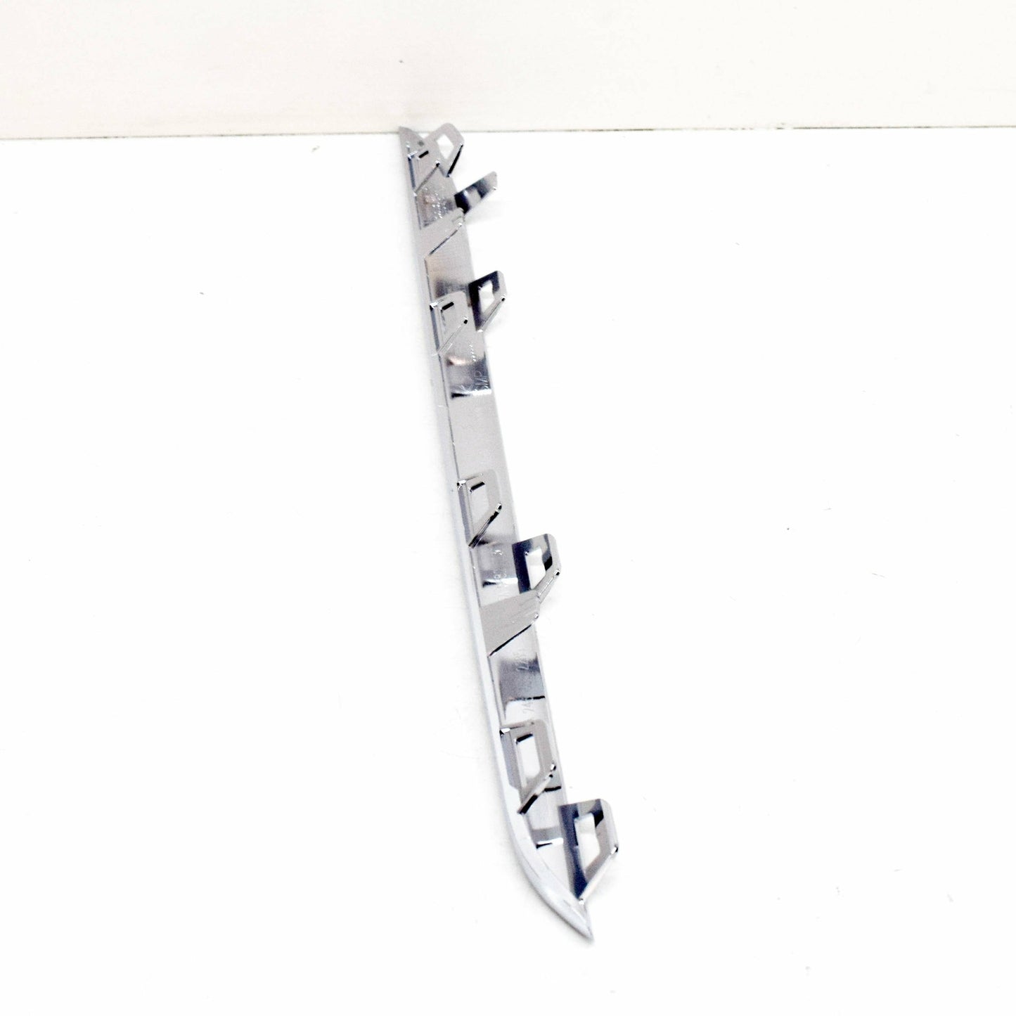 NEW MERCEDES-BENZ B W246 RADIATOR GRILLE BOTTOM RIGHT TRIM A2468882285 ORIGINAL