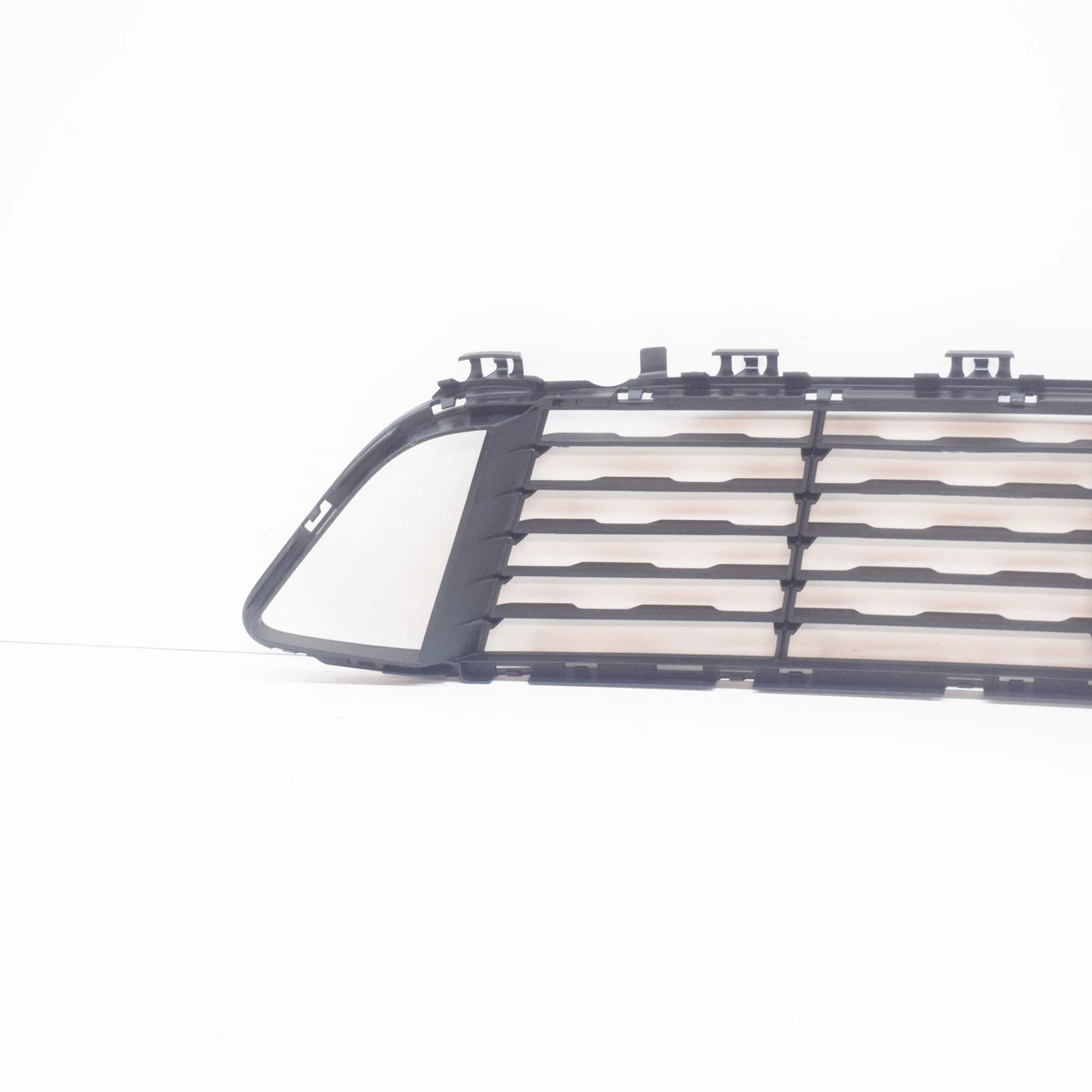 NEW BMW X1 F48 FRONT BUMPER CENTER LOWER GRILLE X-LINE 51117354773 2015 ORIGINAL