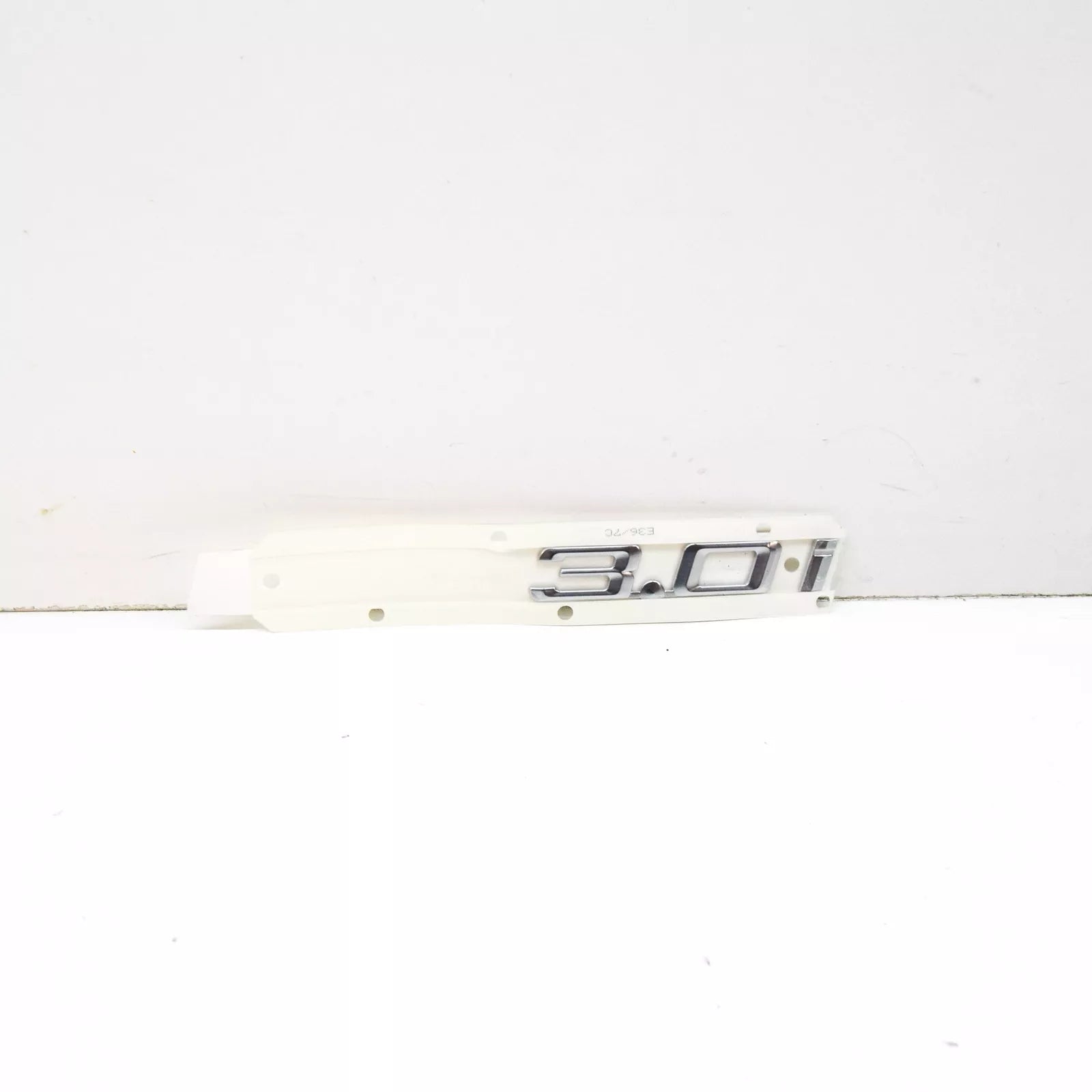 NEW BMW Z3 E36 COUPE TRUNK LID 3.0I EMBLEM BADGE 51148413711 8413711 ORIGINAL