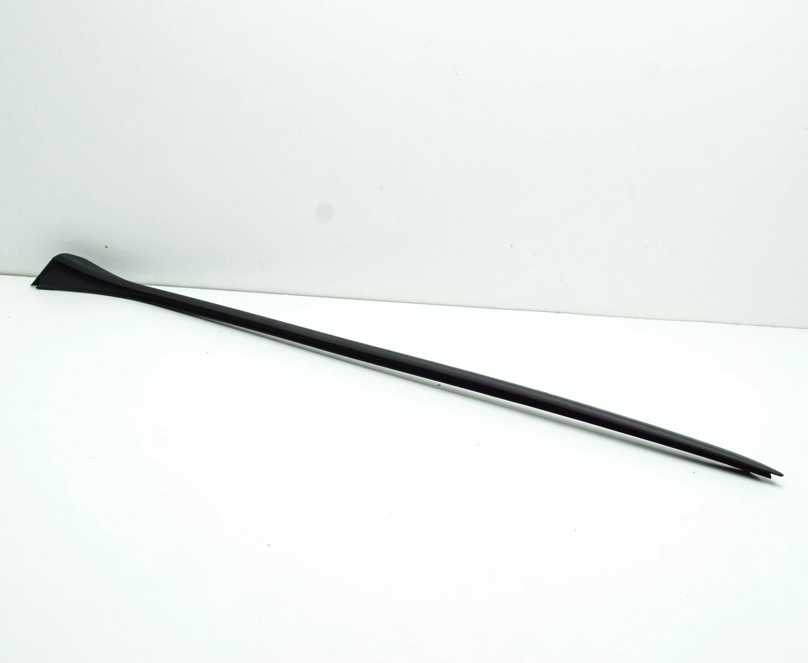 NEW AUDI E-TRON SPORTBACK FRONT RIGHT WINDSHIELD WATER DEFLECTOR 4KE8543289B9