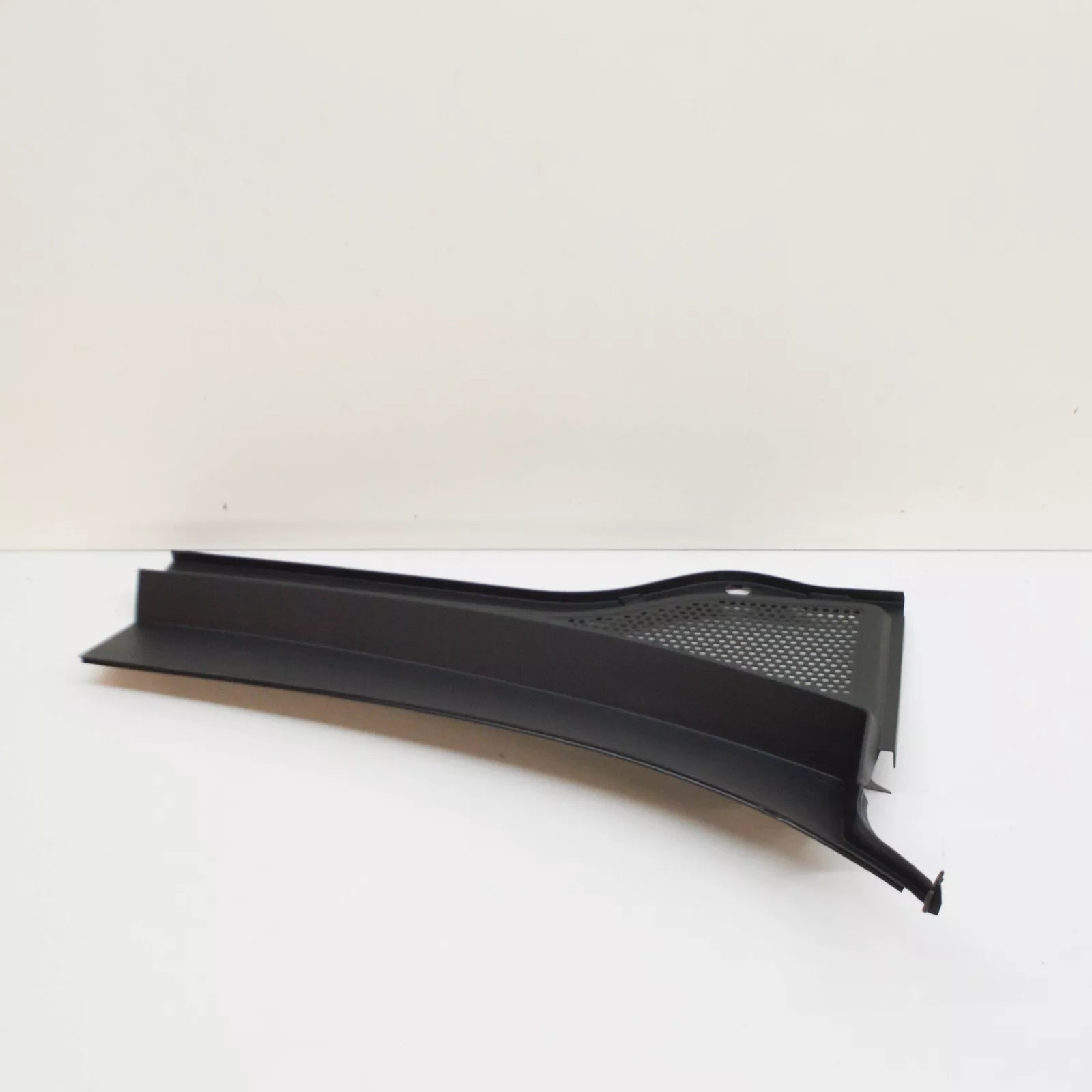 NEW VW PASSAT B8 3G FRONT RIGHT SIDE WIPERS GRILLE LHD 3G1819404F9B9 ORIGINAL