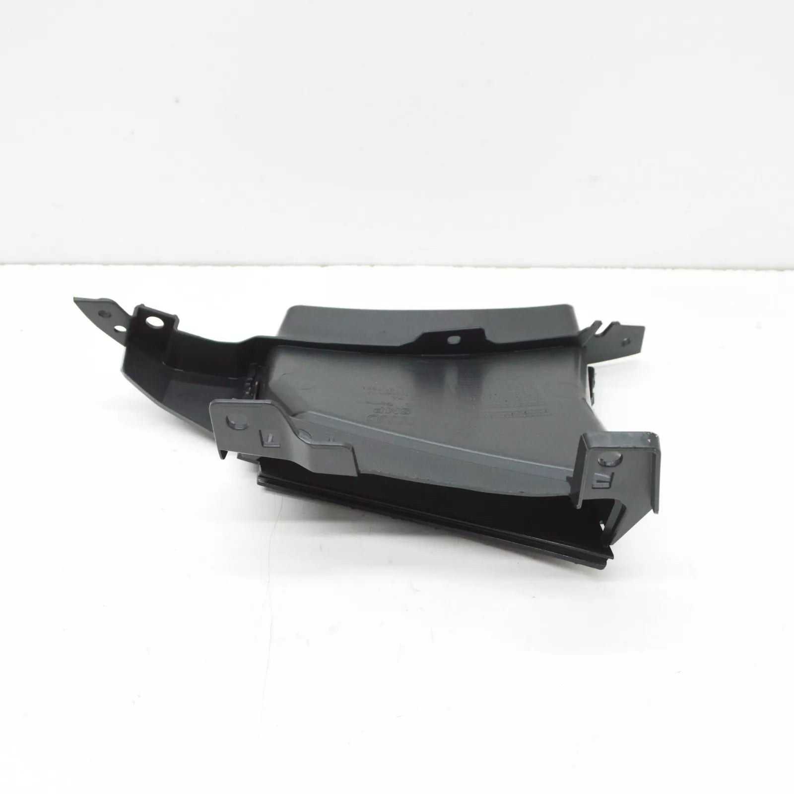 NEW AUDI A4 AVANT B9 FEONT BUMPER LEFT AIR GUIDE 8W0121763L