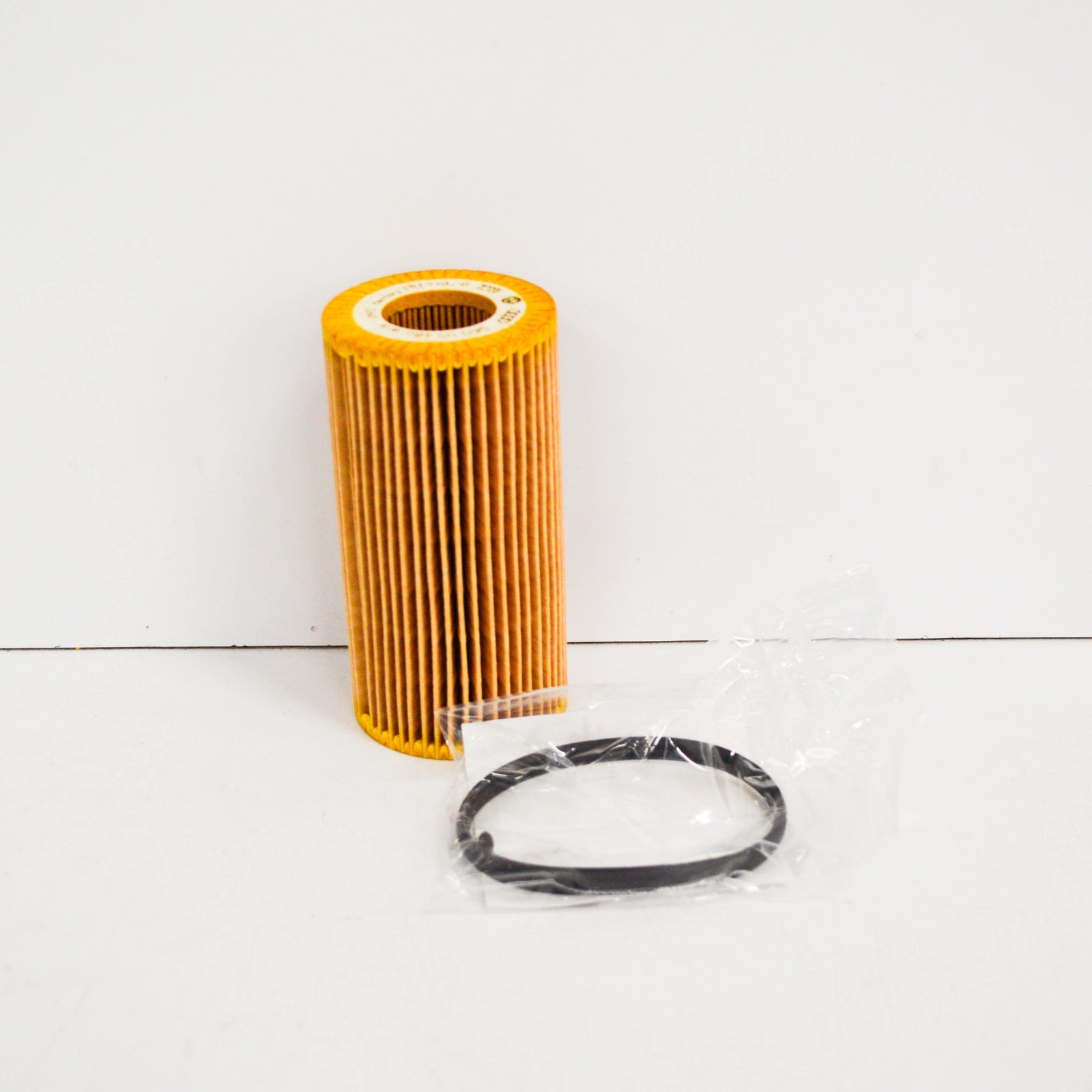 NEW VOLKSWAGEN JETTA MK5 OIL FILTER 06D115562 2.5 PETROL ORIGINAL