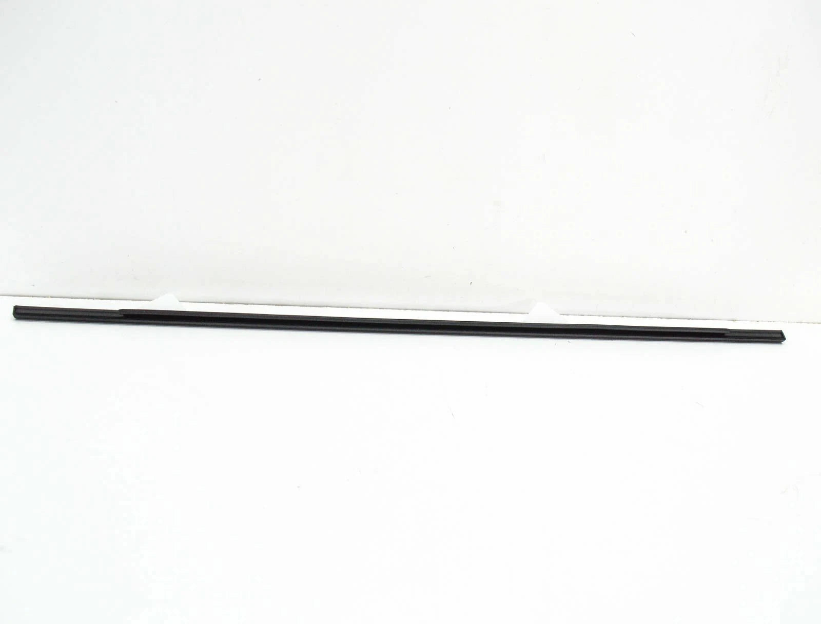 NEW AUDI A3 8P SPORTBACK REAR RIGHT OUTER WINDOW SLOT SEAL 8P4839478A