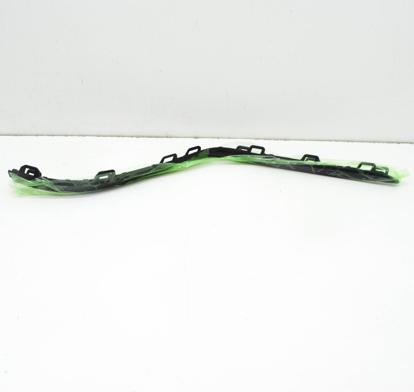 NEW MERCEDES-BENZ GLA X156 REAR BUMPER RIGHT LOWER MOLDING A1568856801 ORIGINAL