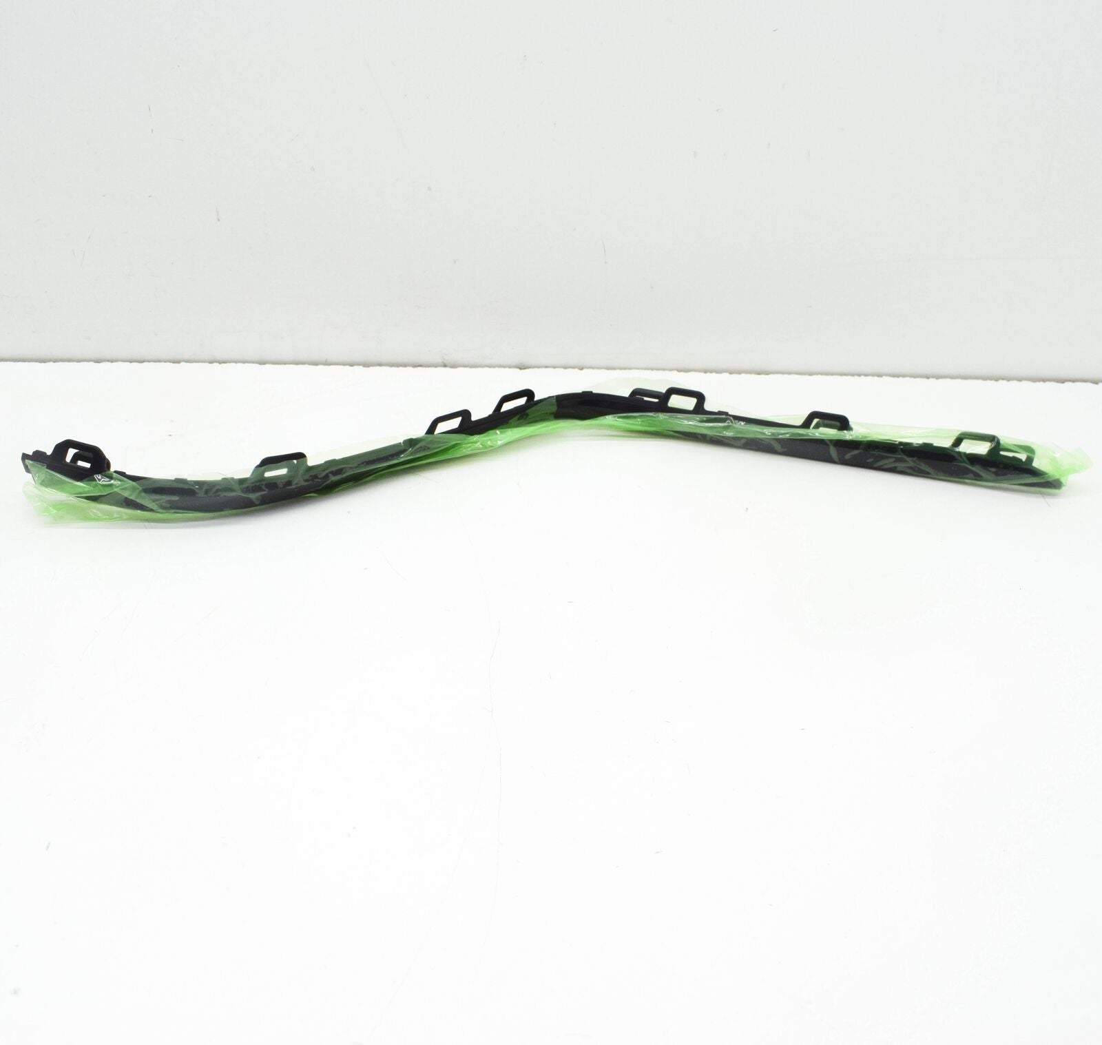 NEW MERCEDES-BENZ GLA X156 REAR BUMPER RIGHT LOWER MOLDING A1568856801 ORIGINAL