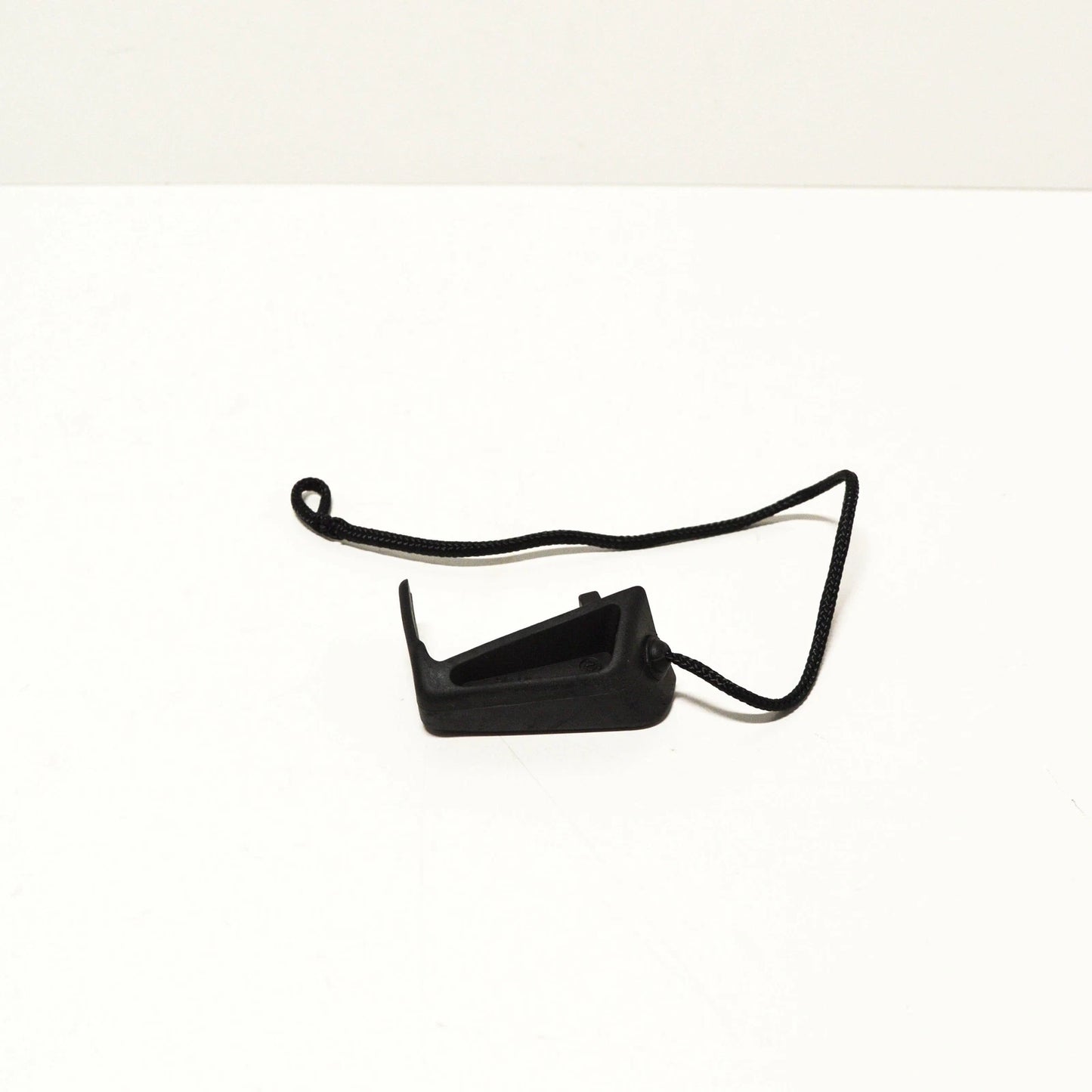 NEW AUDI A1 MK1 PARCEL SHELF RIGHT STRING 8X0867668