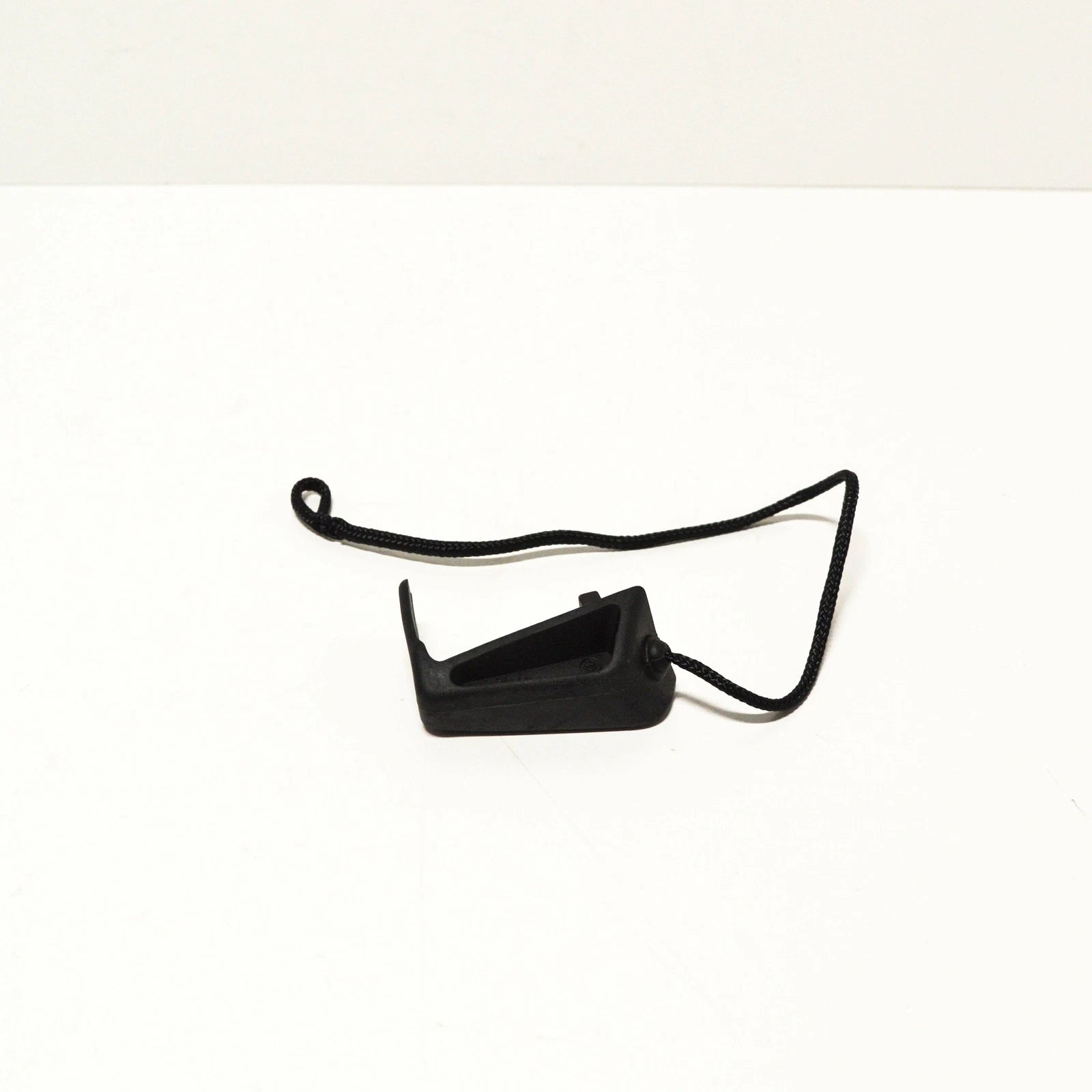 NEW AUDI A1 MK1 PARCEL SHELF RIGHT STRING 8X0867668