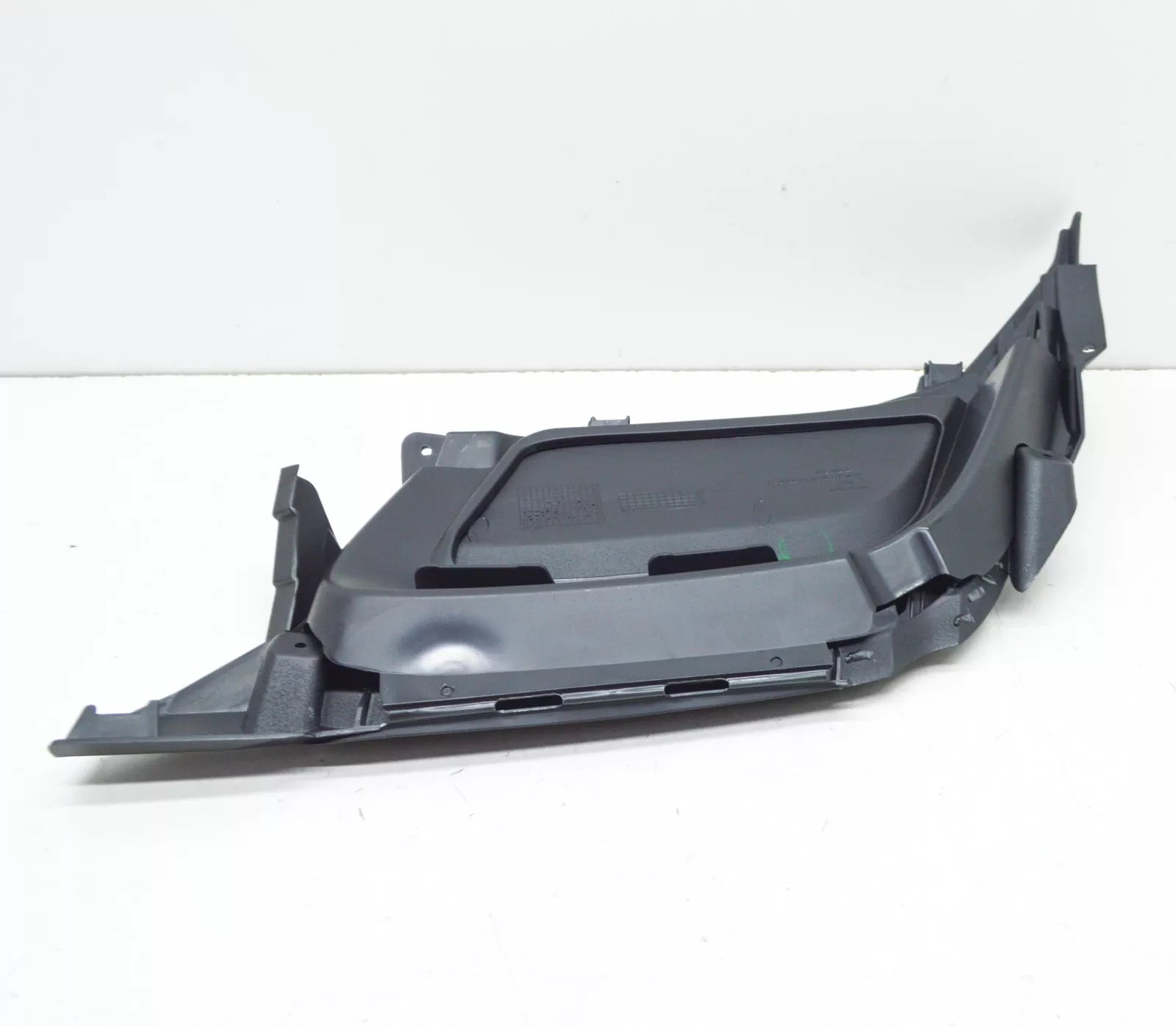 NEW VOLKSWAGEN TIGUAN AD REAR RIGHT EXHAUST TRIM BRACKET 5NN8070569B9