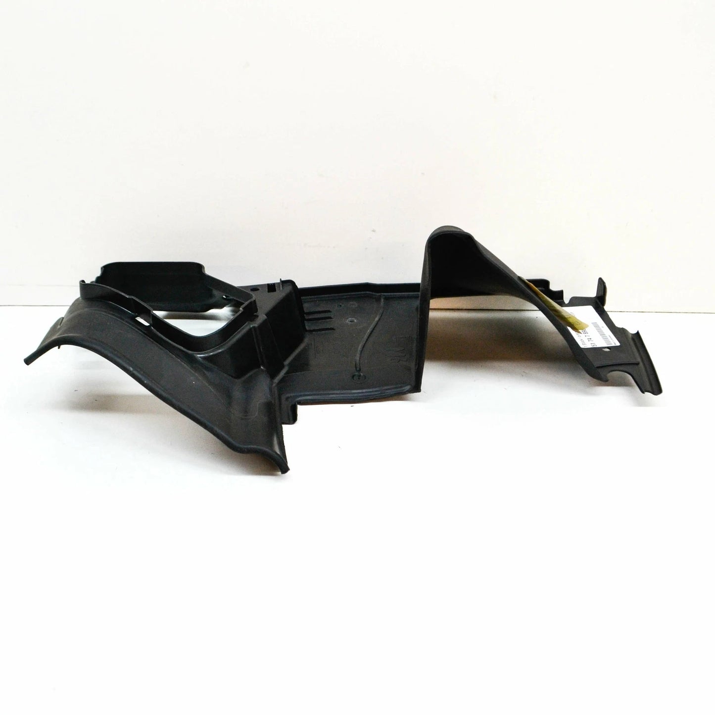 NEW BMW M6 E63 COUPE FRONT LEFT ENGINE AIR DUCT DEFLECTOR 51747898209 ORIGINAL