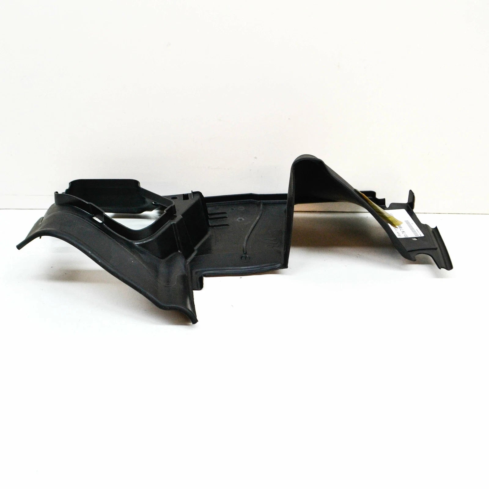 NEW BMW M6 E63 COUPE FRONT LEFT ENGINE AIR DUCT DEFLECTOR 51747898209 ORIGINAL