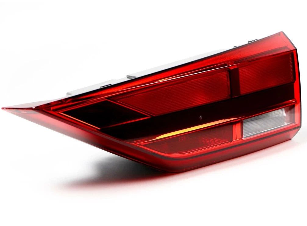 NEW AUDI Q3 F3 REAR RIGHT SIDE TAILGATE TAILLIGHT 83A945076A